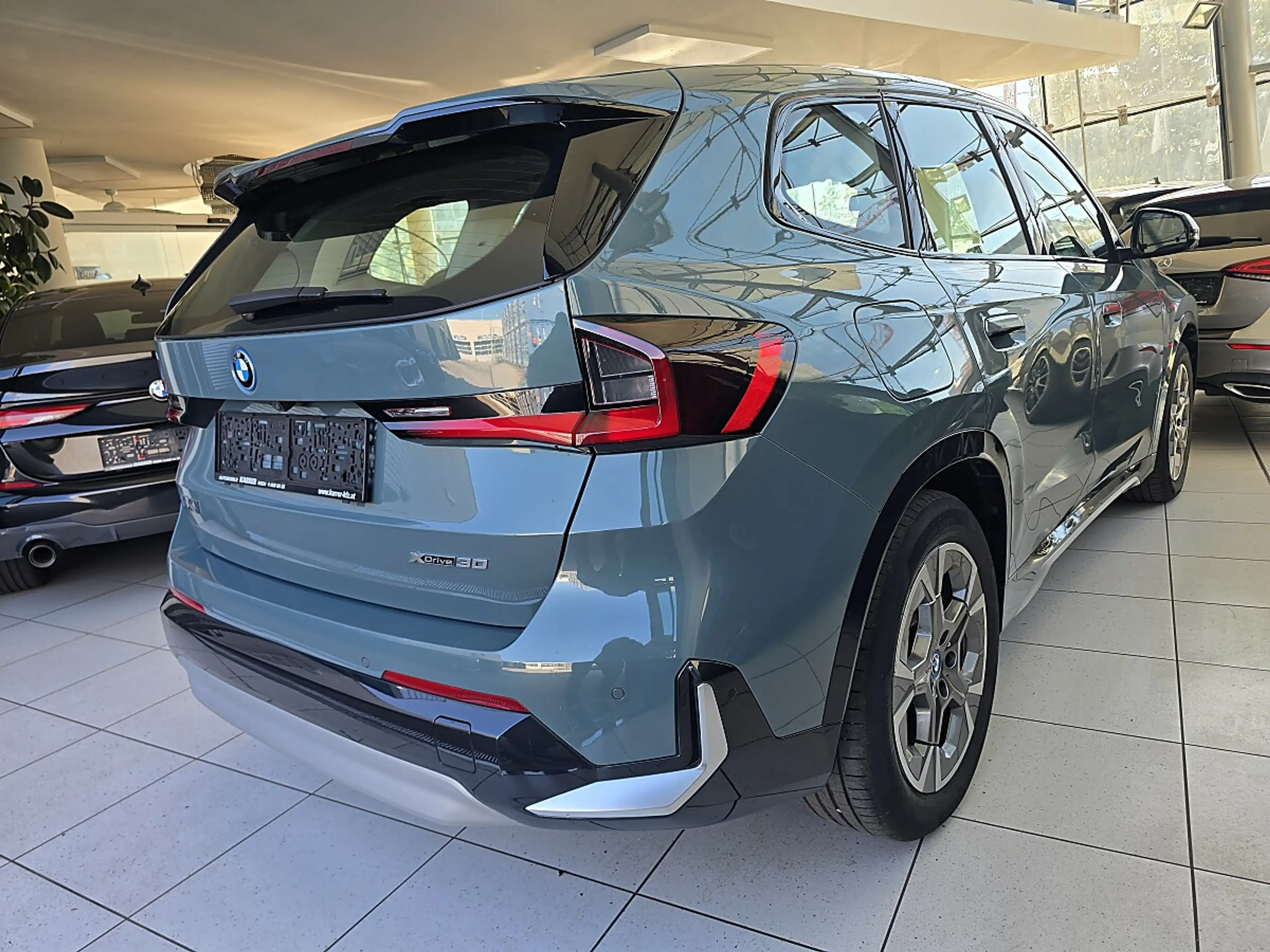 BMW iX1 xDrive30 "X Line" Vollleder/Head-Up/Komfortzugang — photo 6