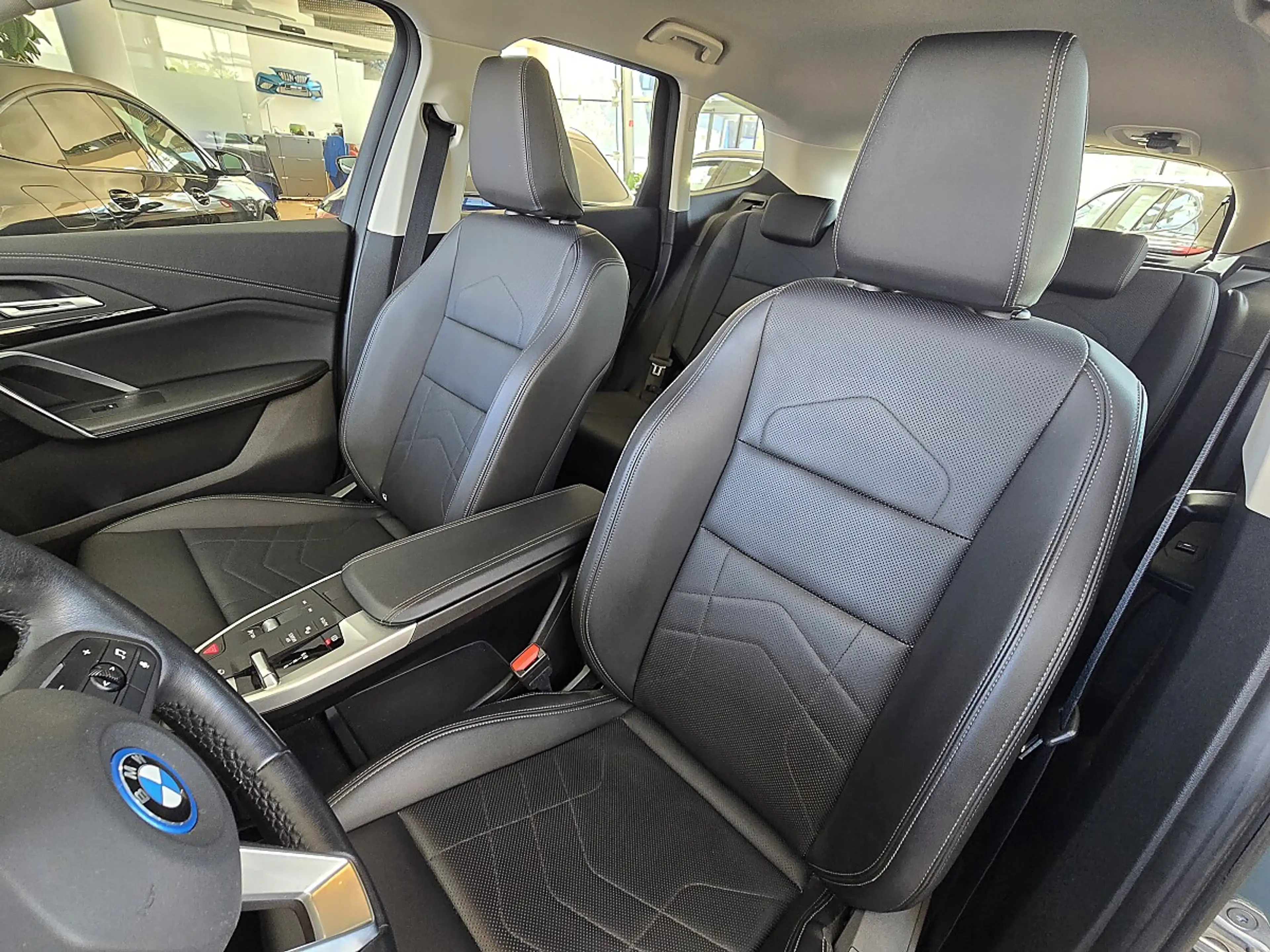 BMW iX1 xDrive30 "X Line" Vollleder/Head-Up/Komfortzugang — photo 14