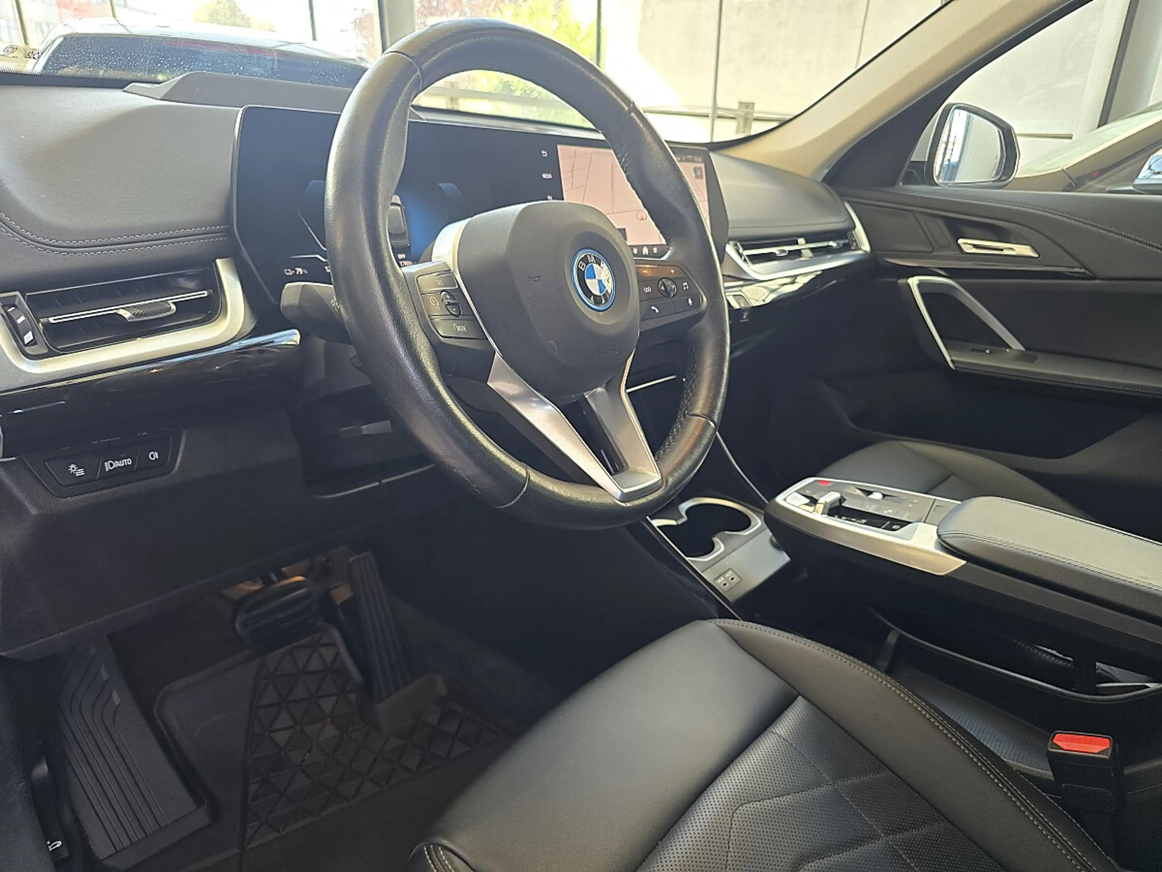 BMW iX1 xDrive30 "X Line" Vollleder/Head-Up/Komfortzugang — photo 9