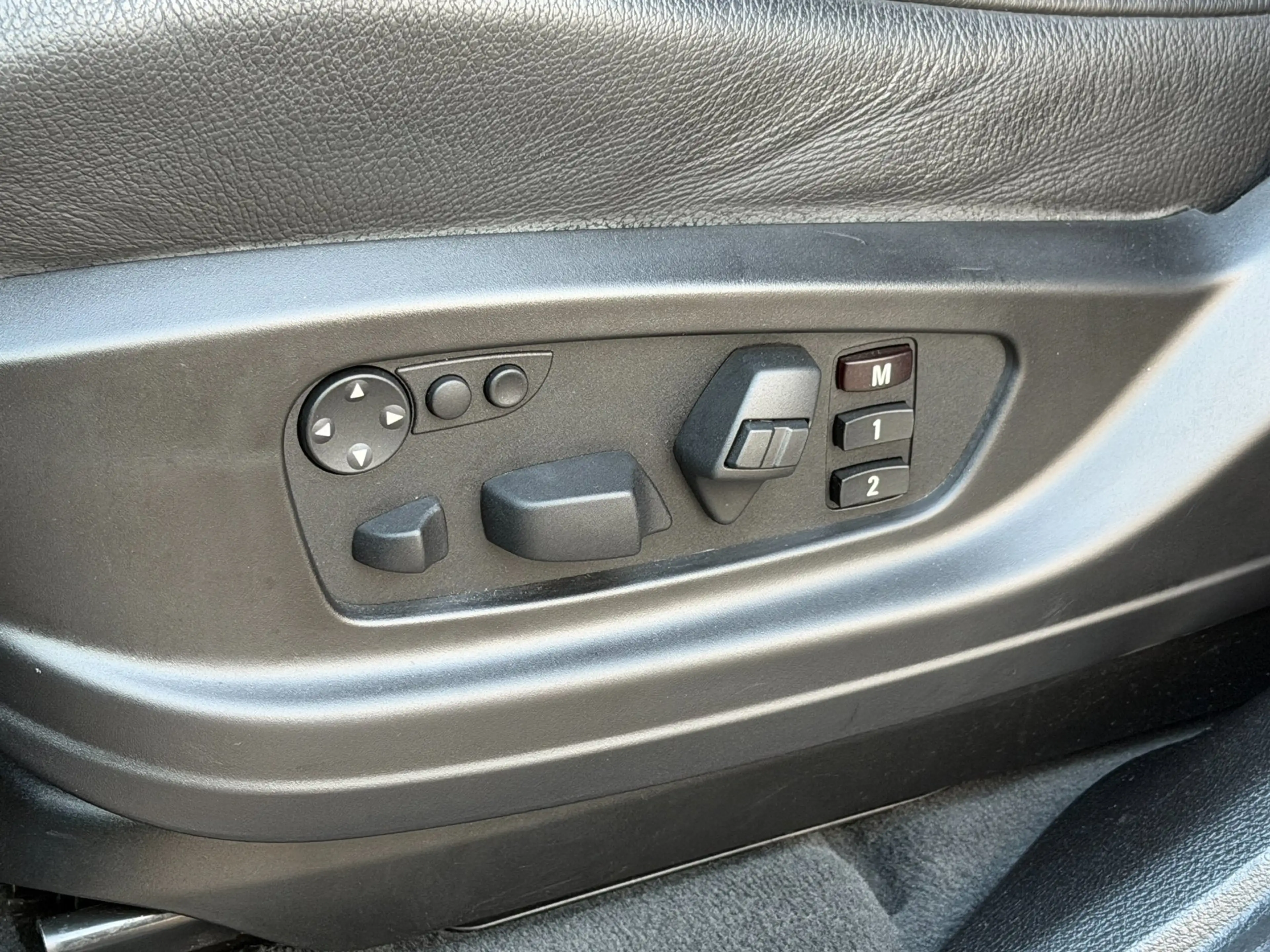 BMW X6 XDrive50i High Executive|LEDER|NAP|TREKHAAK|20"|YO — photo 14