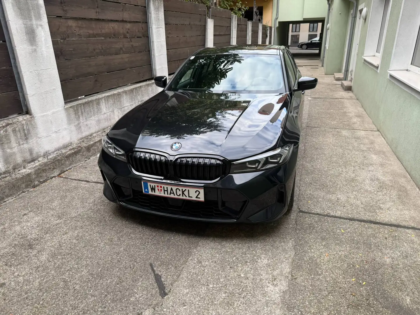 BMW 318 318d M Sport Aut. M Sport Schwarz - 2
