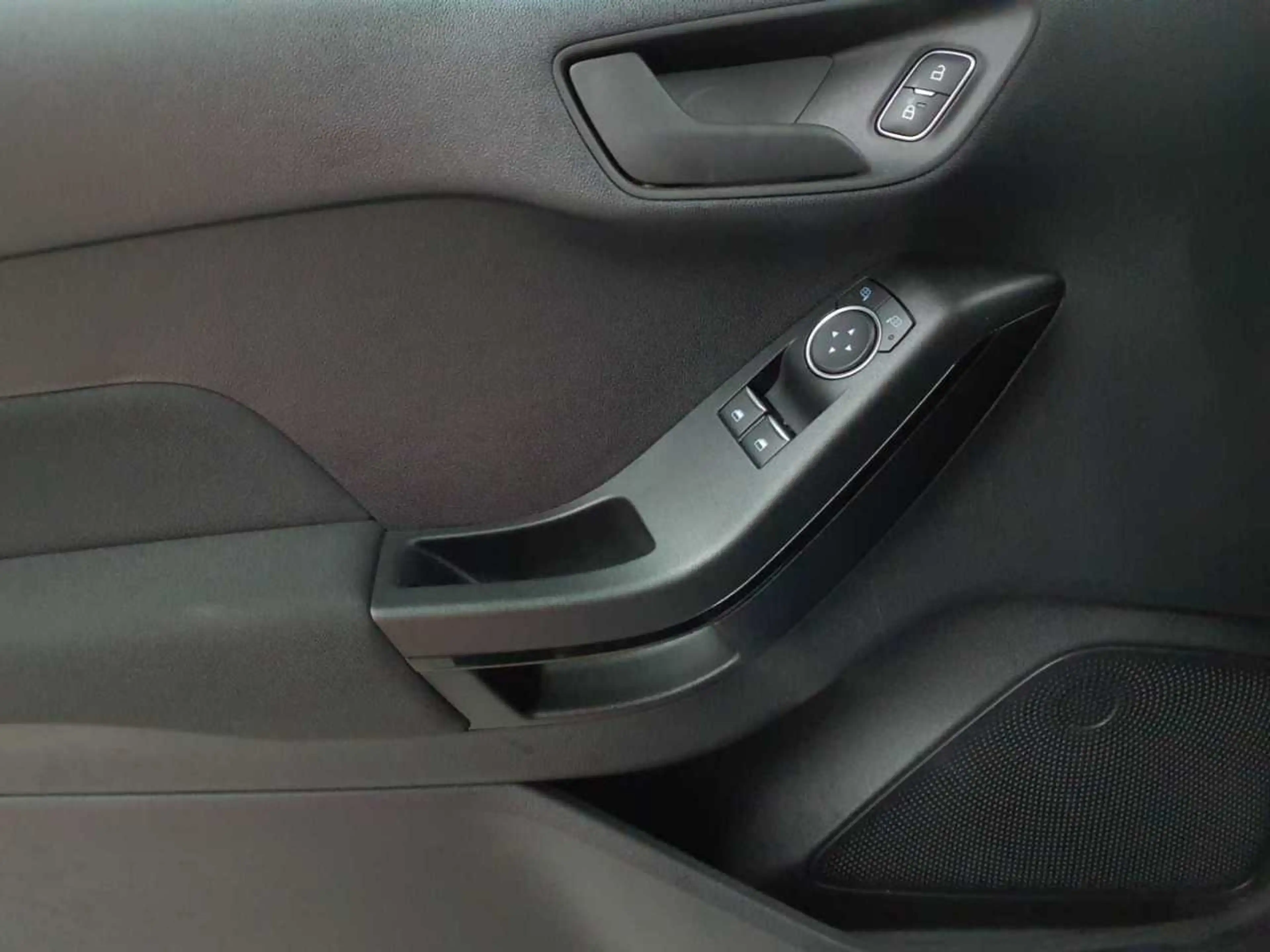 Ford Fiesta Fiesta 1.1 S&S COOL&CONNECT — photo 18