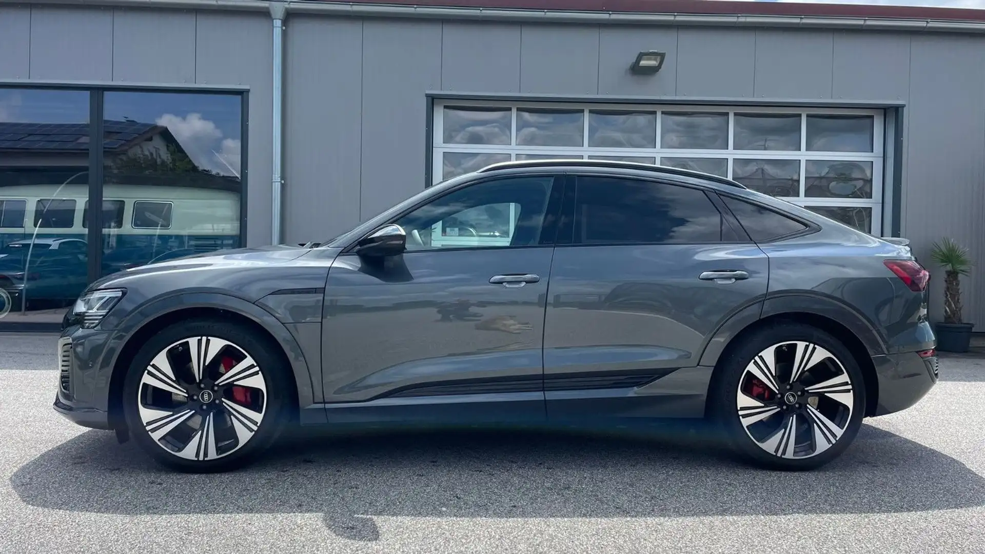 Audi Q8 e-tron SB e-tron 55 S line quattro*UPE: 130.807,56 € Gris - 2
