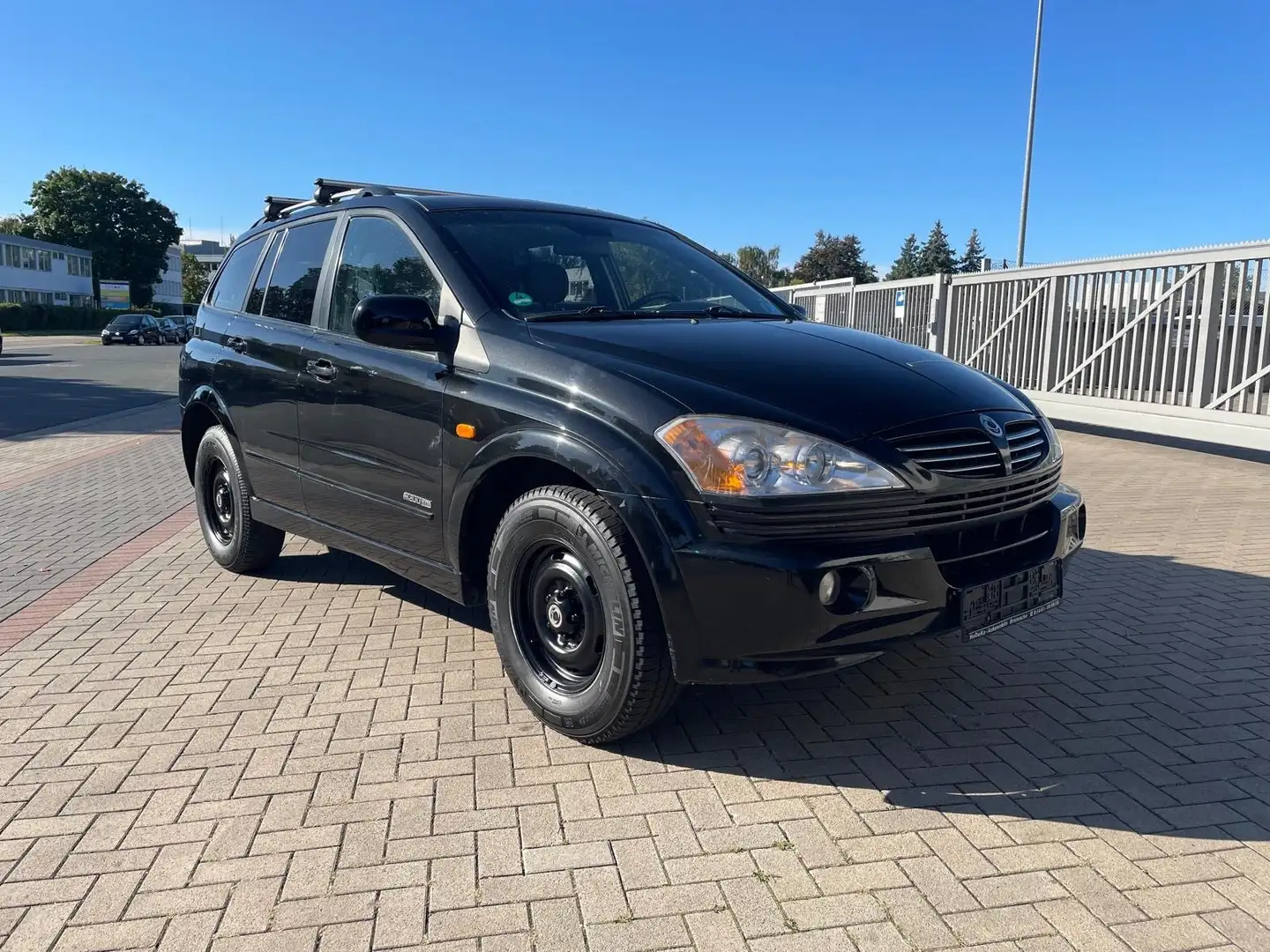 SsangYong Kyron 200 4X4 Automatik *Klima* *TÜV NEU* AHK 2.3t Schwarz - 1