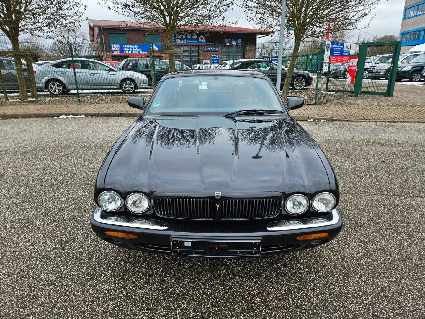 Jaguar XJ Executive 3.2 V8-LEDER-AHK-TÜV NEU Schwarz - 2