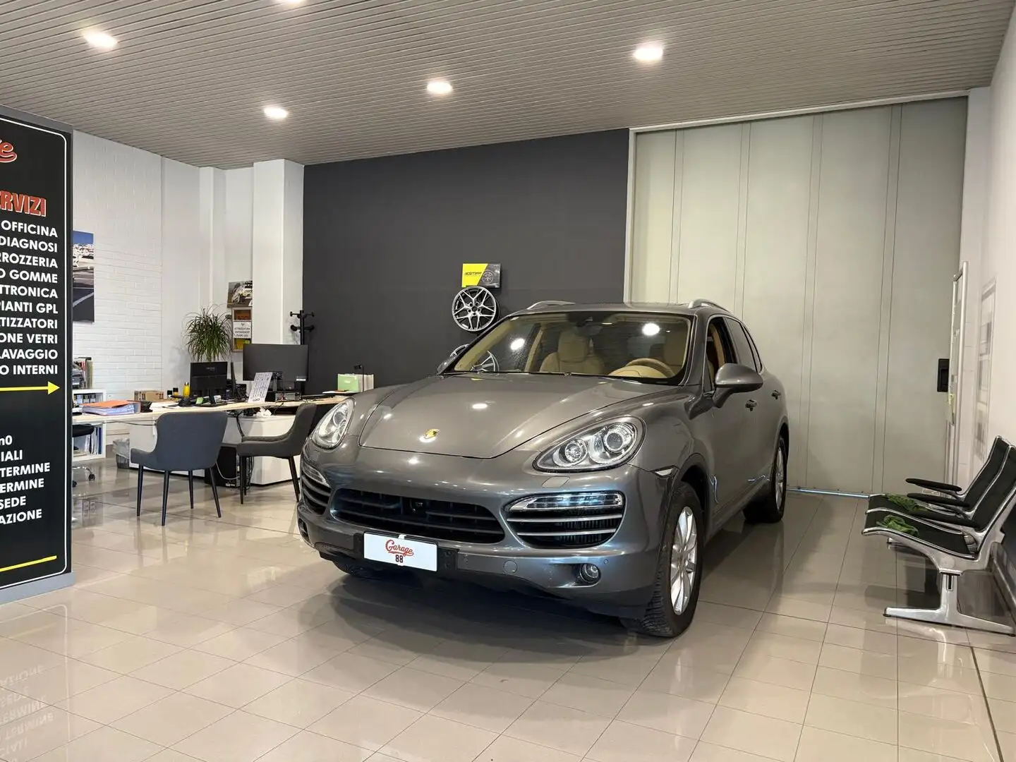 Porsche Cayenne 3.0 V6 tdi 245cv tiptronic Grijs - 1
