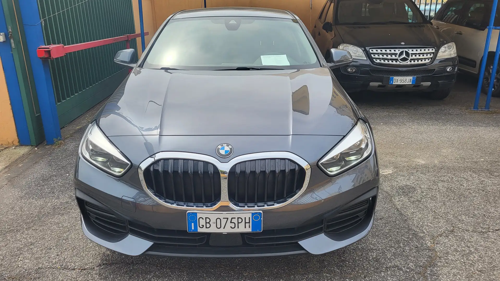 BMW 116 116d Business Advantage auto Gris - 2