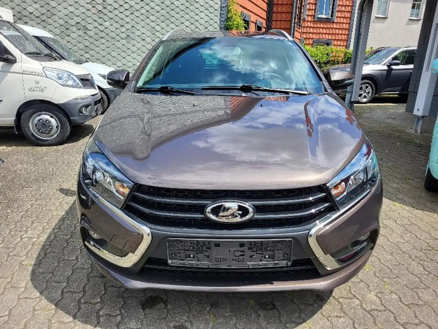 Lada Vesta SW 1.6 16V+HALBAUTOMATIK+KAMERA Коричневый - 2