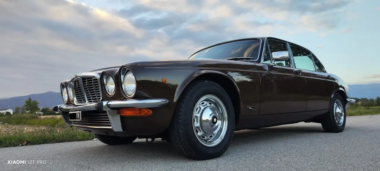 Jaguar XJ6