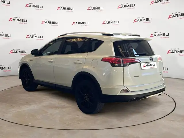 Toyota Rav4 view 3