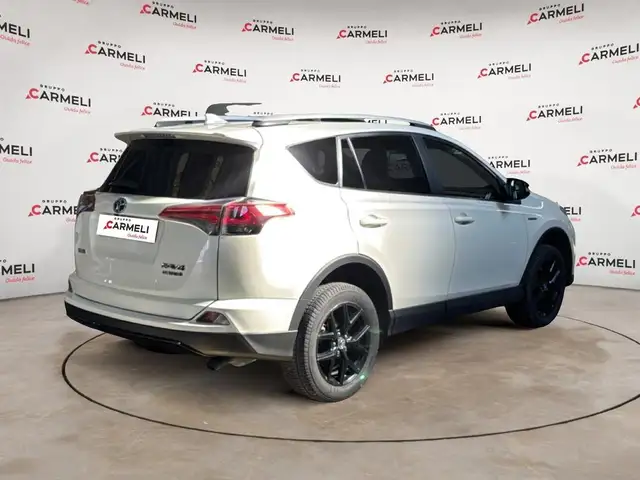Toyota Rav4 view 4