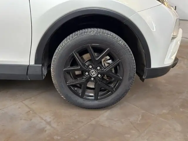 Toyota Rav4 view 6