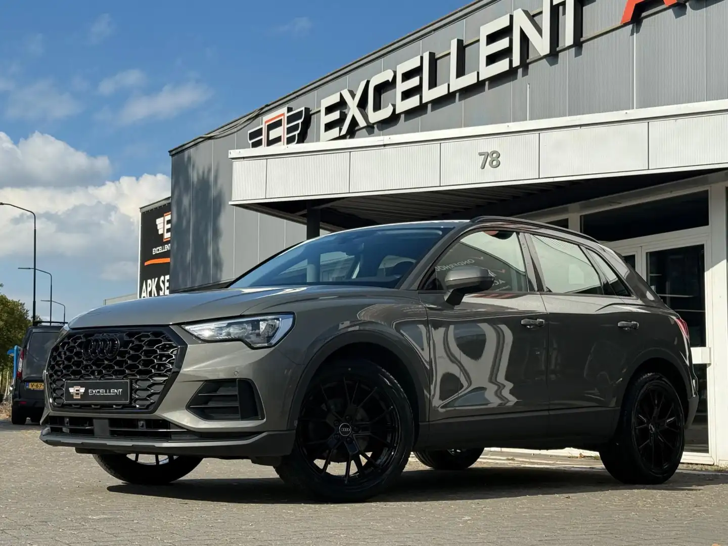 Audi Q3 35 TFSI S Tronic | Black Edition | Leder Grau - 2