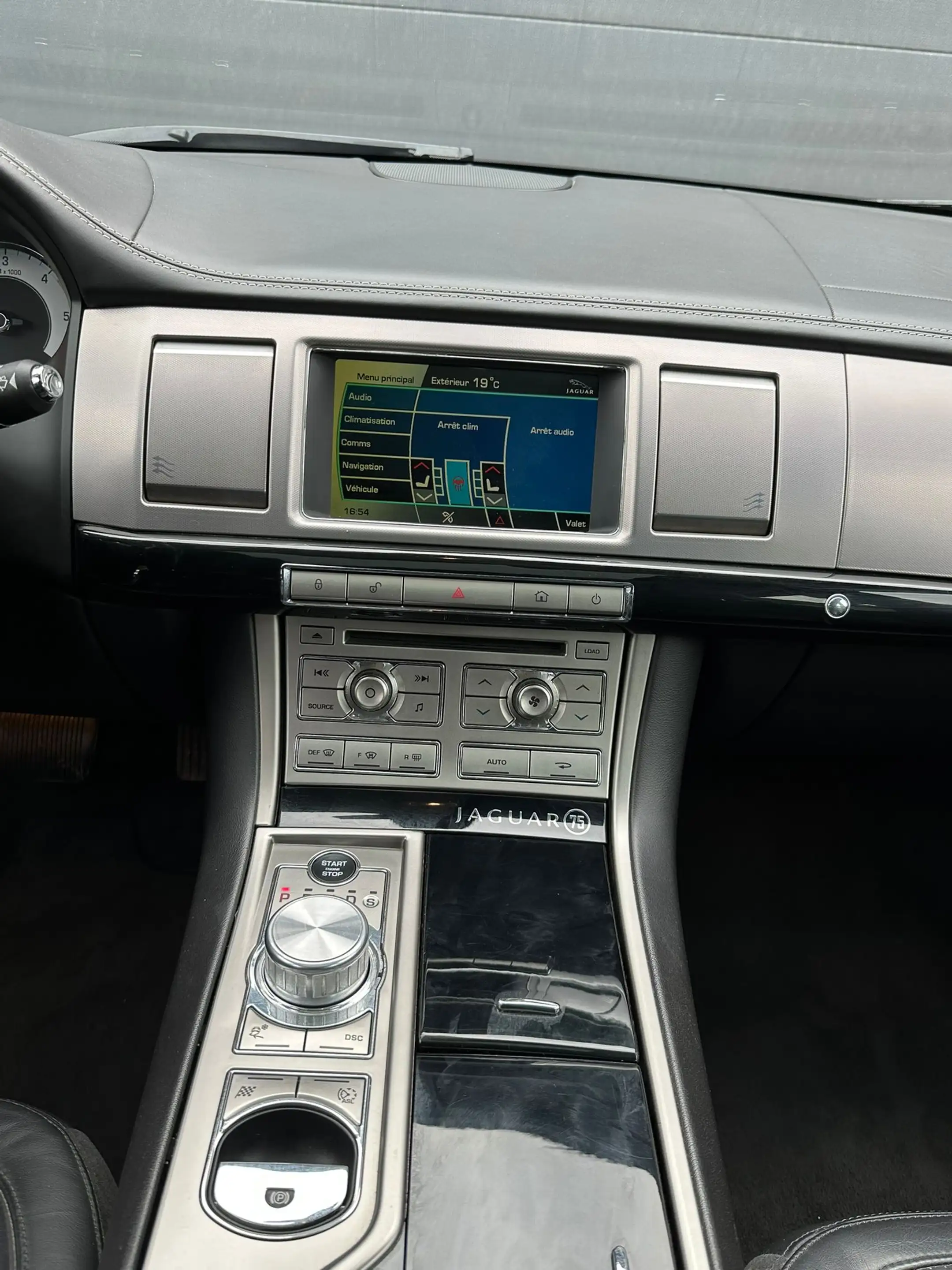 Jaguar XF XF 3.0 Turbo V6 Premium Luxury DPF — photo 9
