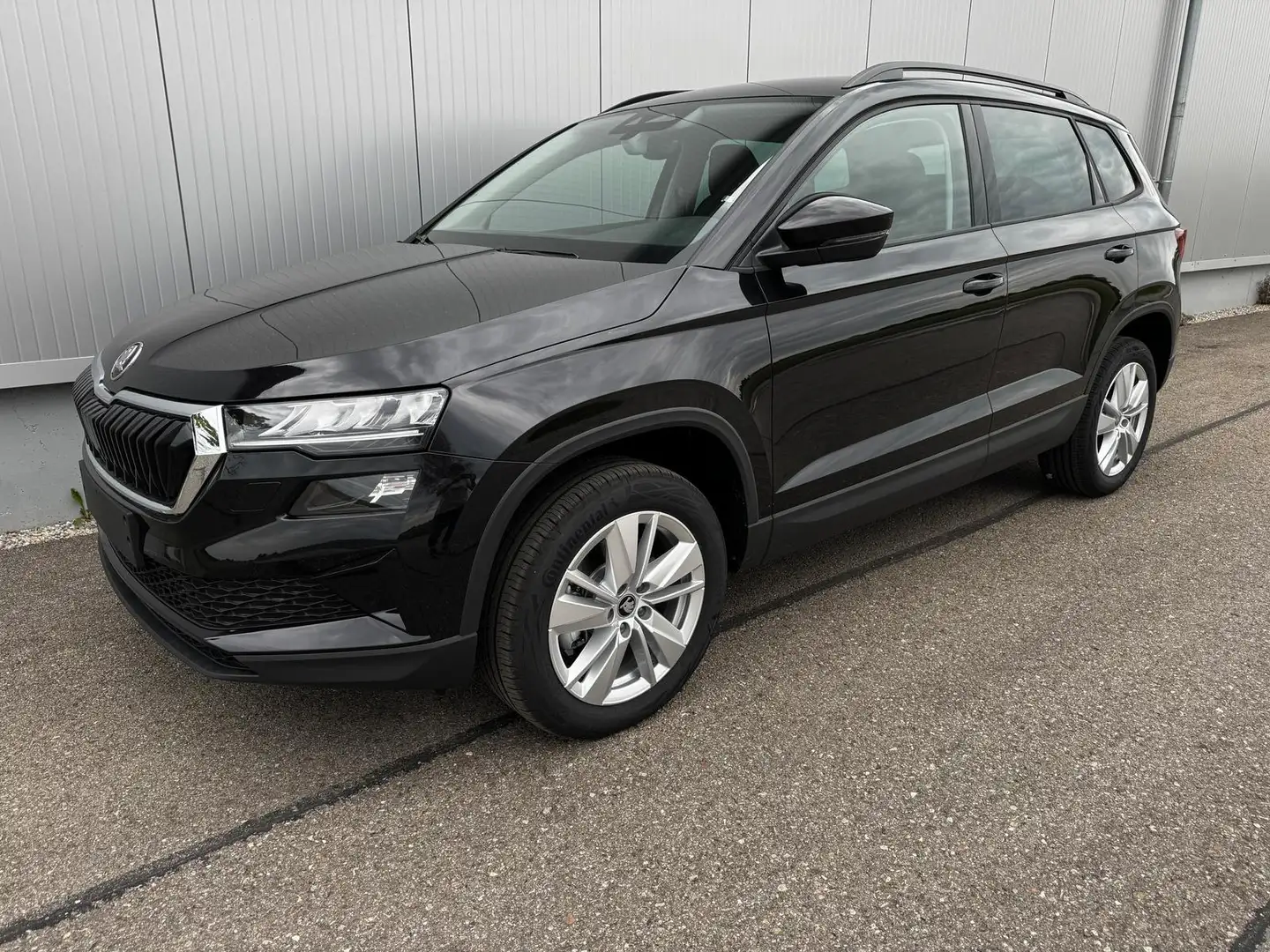 Skoda Karoq Selection 1.5TSI DSG ABT AHK Navi GV5 140 kW (1... Schwarz - 1