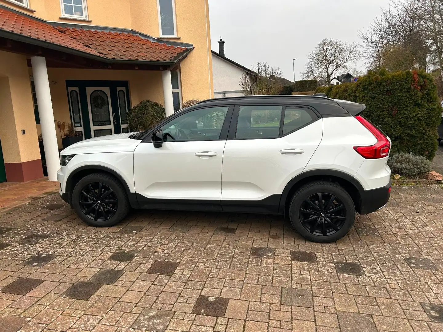 Volvo XC40 XC40 T3 Momentum Beyaz - 2