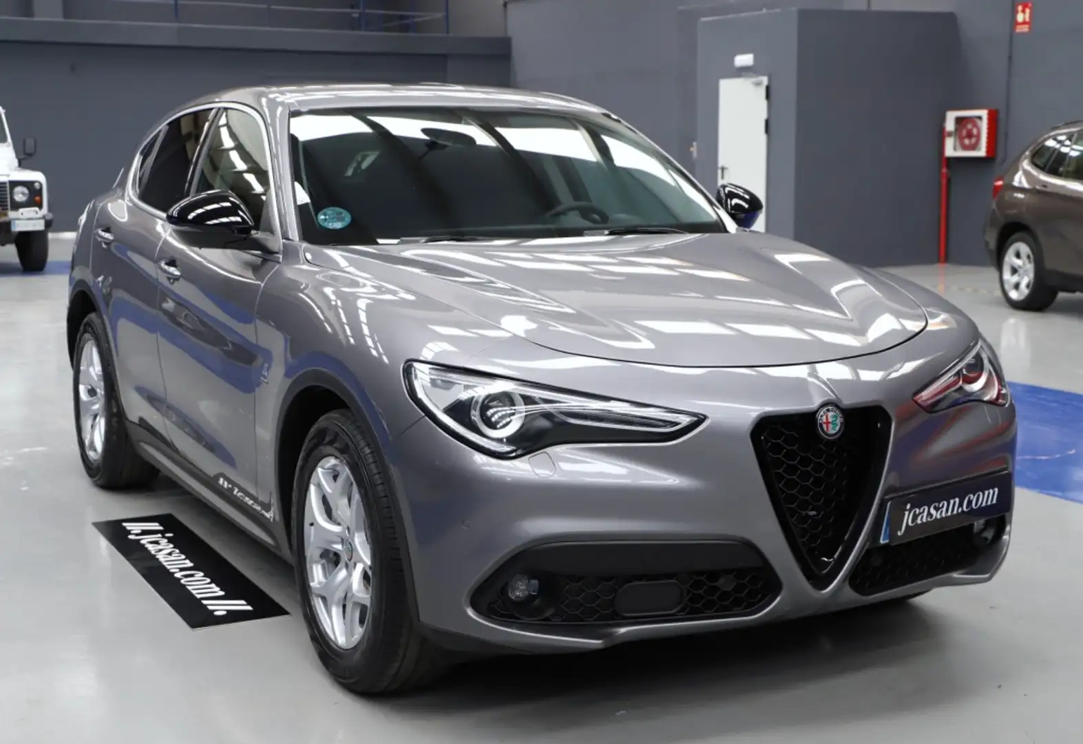 Alfa Romeo Stelvio 2.2 Executive RWD Aut. 160 Grau - 2