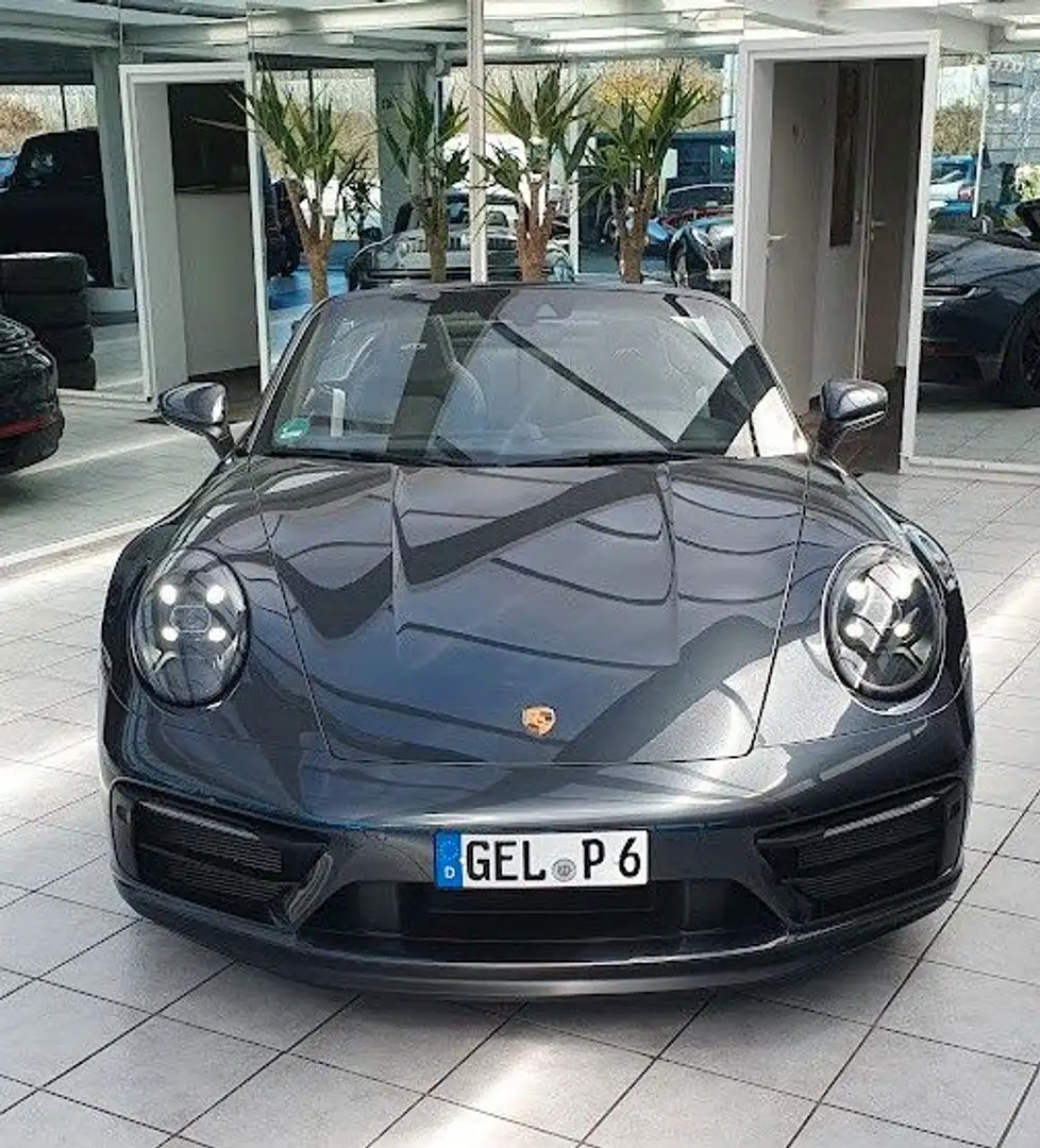 Porsche 911 Carrera 4 GTS *Sonderfarbe- Keramikversieg.* Grau - 2