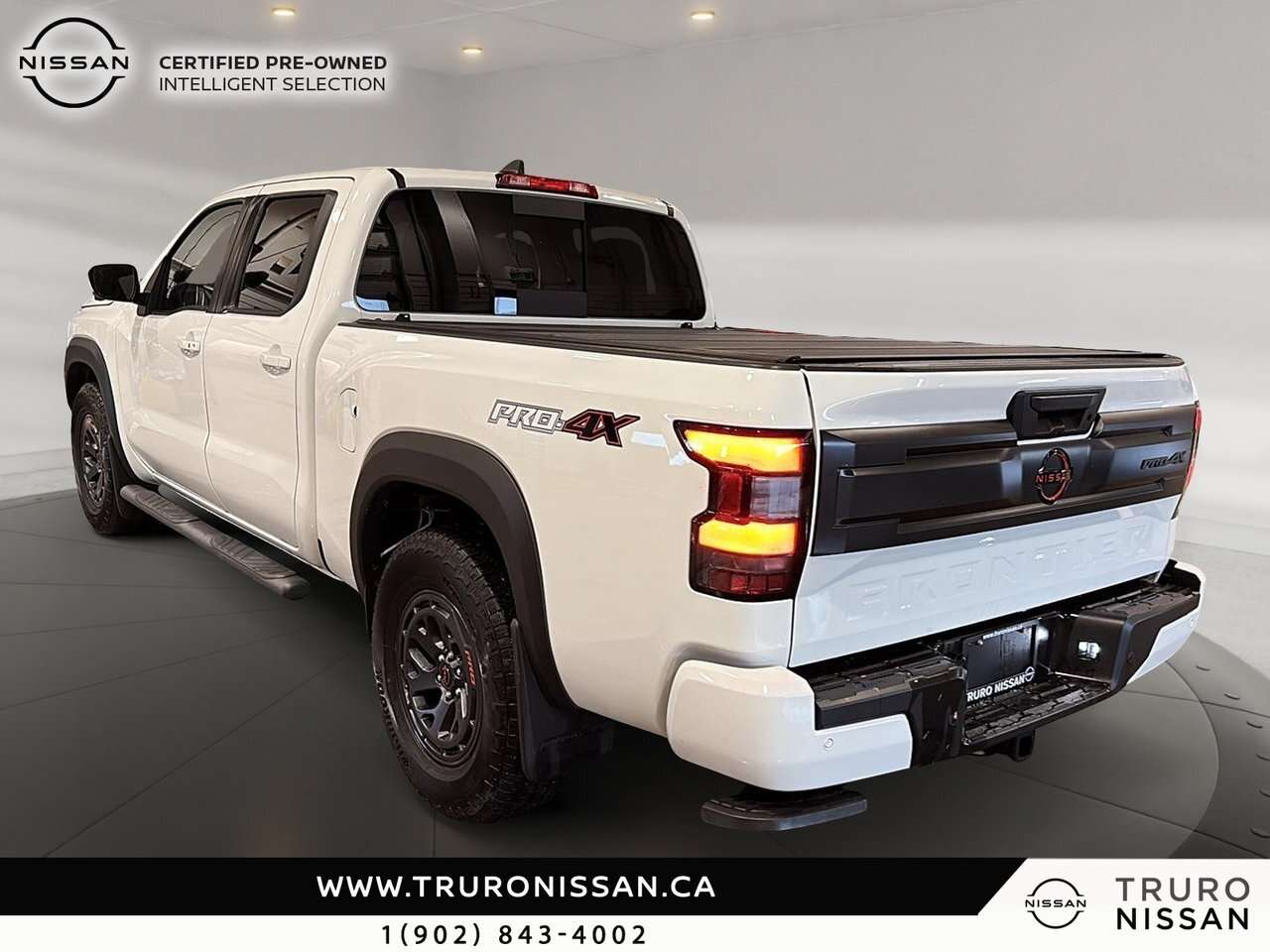2025 Nissan Frontier Pro-4X LUX | w/Leather & Tri-fold Tonneau Cover — photo 1