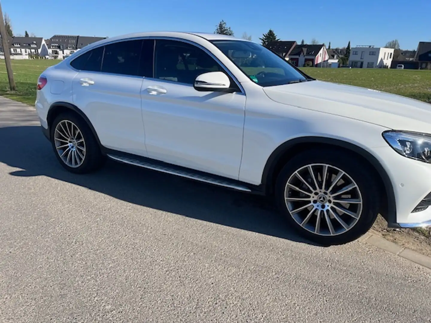 Mercedes-Benz GLC 250 GLC 250 Coupe 4Matic 9G-TRONIC AMG Line White - 2