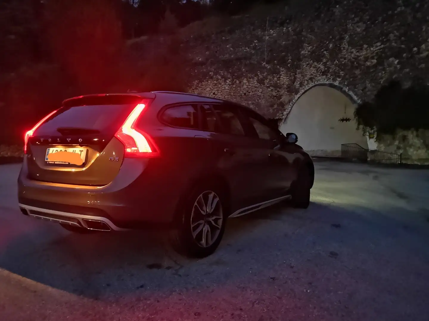 Volvo V60 Cross Country D3 Summum Aut. - 2