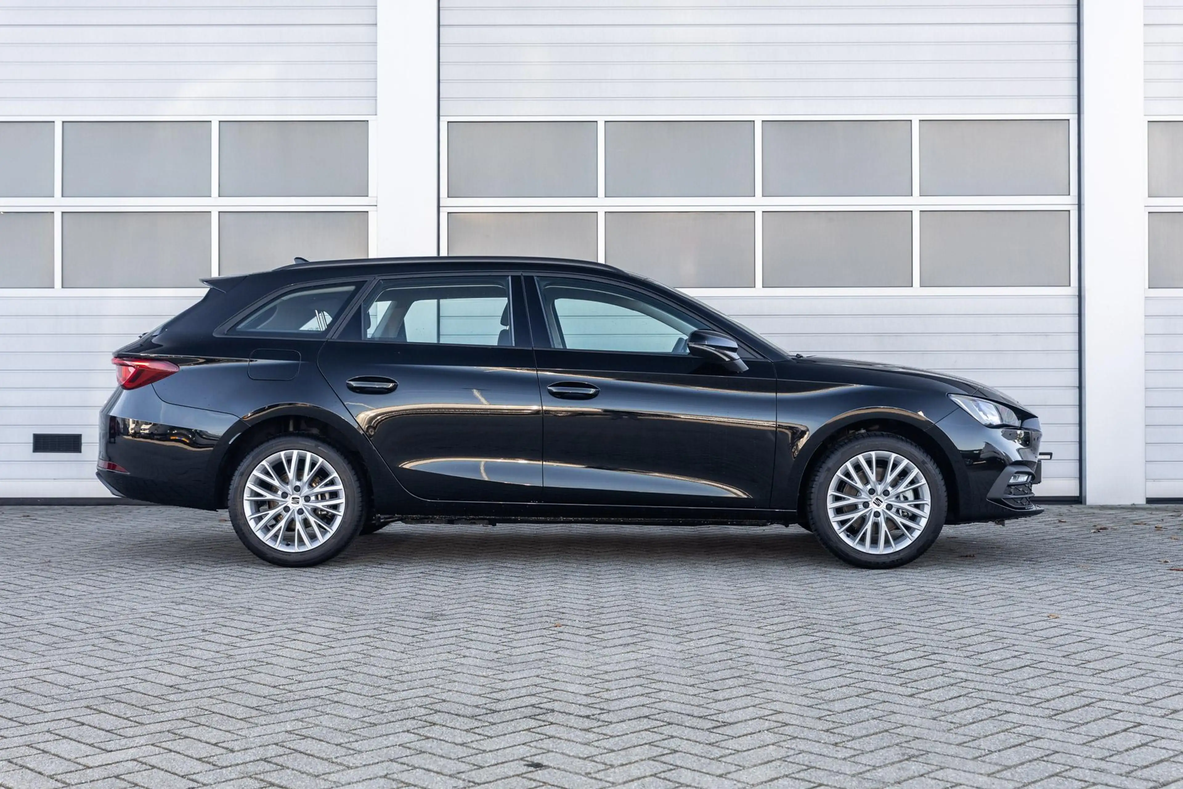 SEAT Leon e-Hybrid Sportstourer 1.5 TSI 204pk Style | Climate Control — photo 3