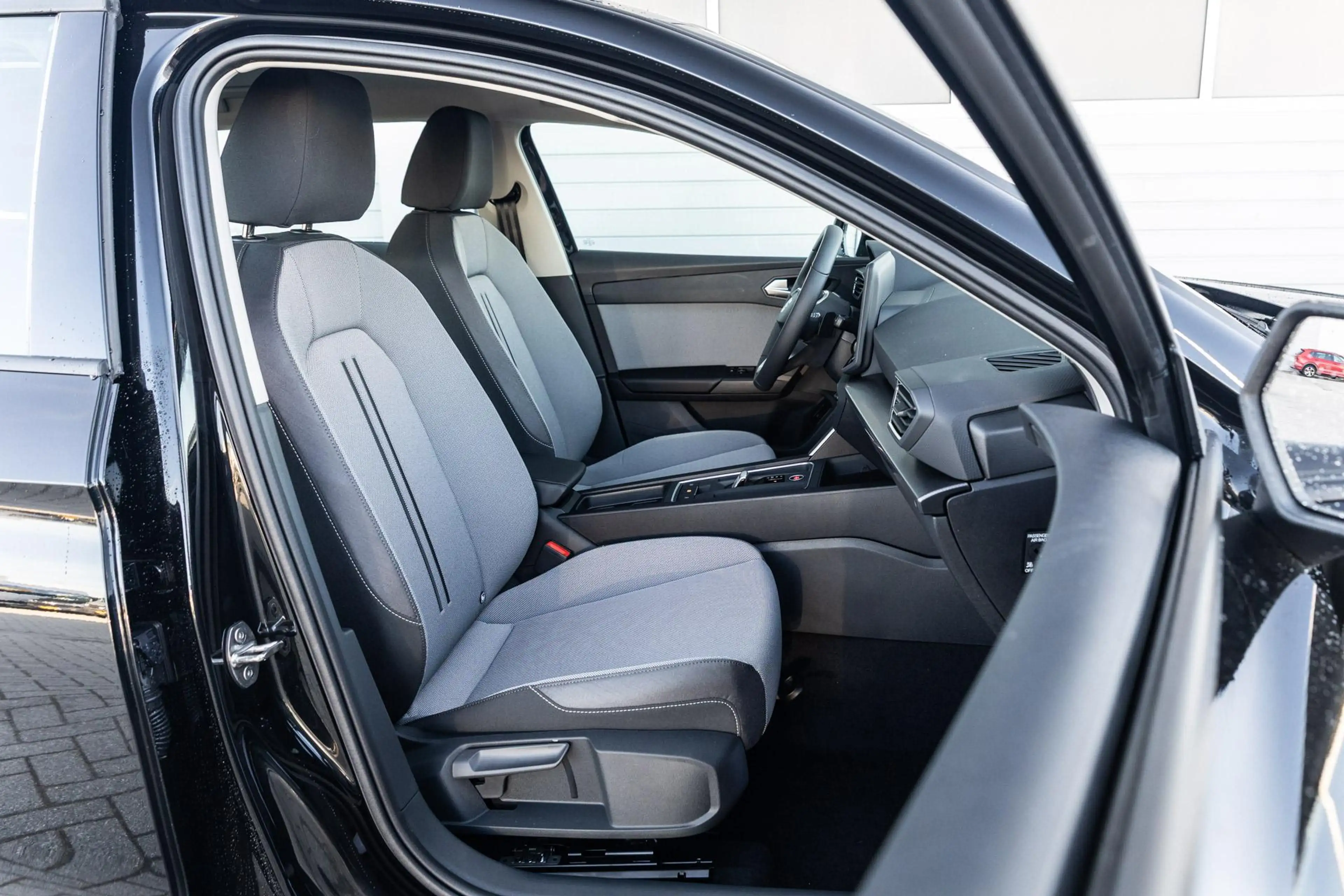 SEAT Leon e-Hybrid Sportstourer 1.5 TSI 204pk Style | Climate Control — photo 14