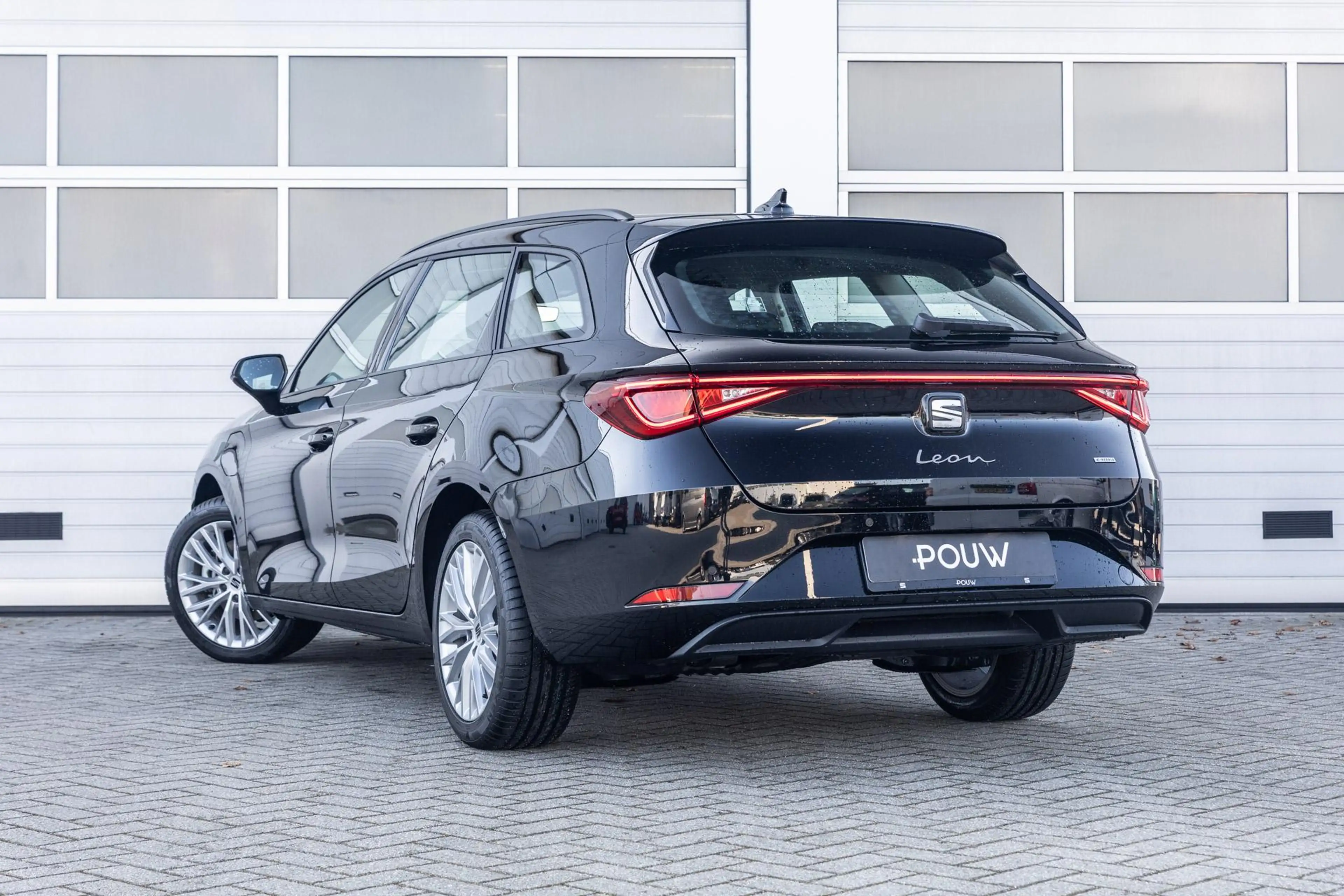 SEAT Leon e-Hybrid Sportstourer 1.5 TSI 204pk Style | Climate Control — photo 11