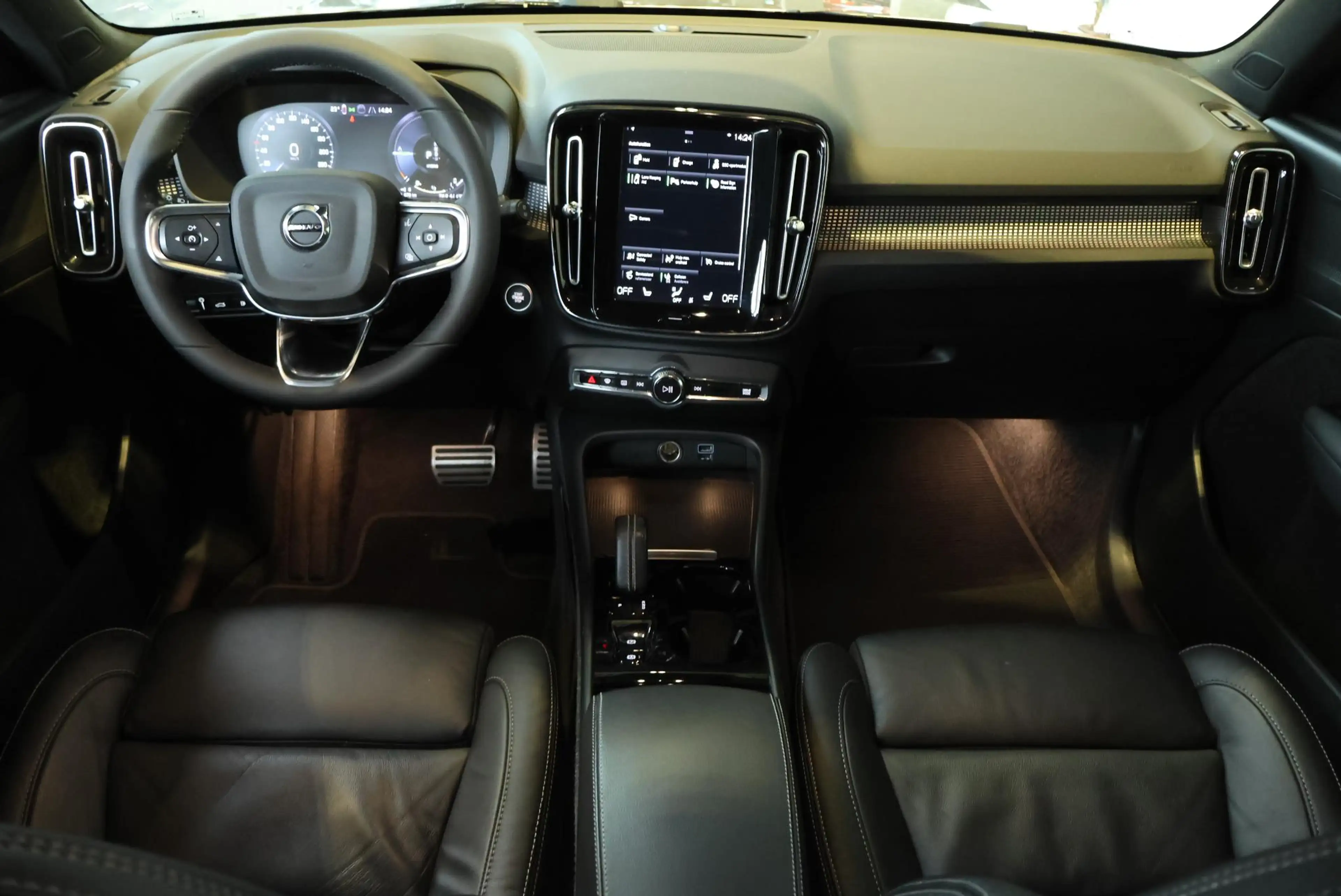 Volvo XC40 T4 Recharge R-Design | Adaptive Cruise Control | P — photo 11