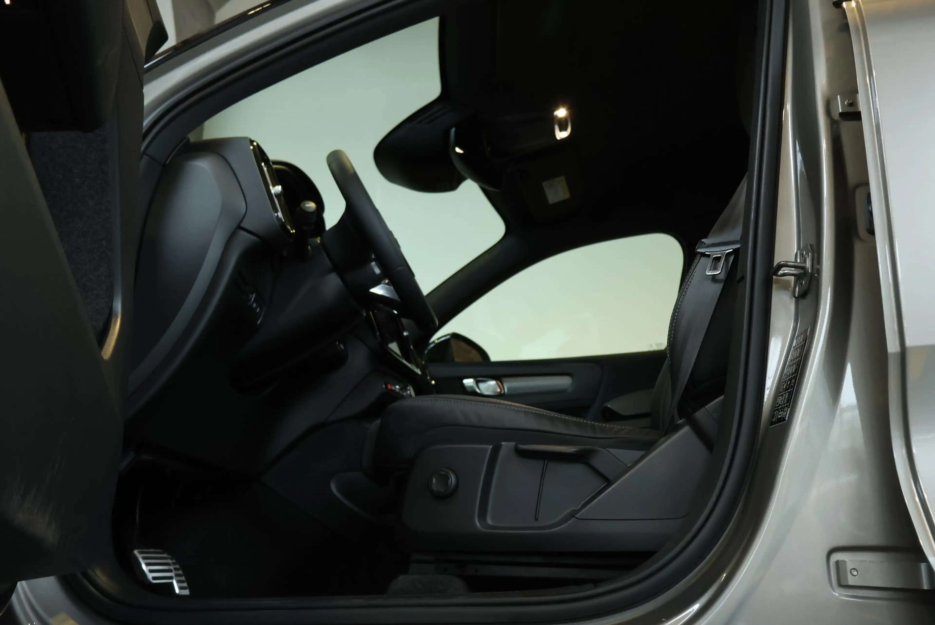 Volvo XC40 T4 Recharge R-Design | Adaptive Cruise Control | P — photo 9