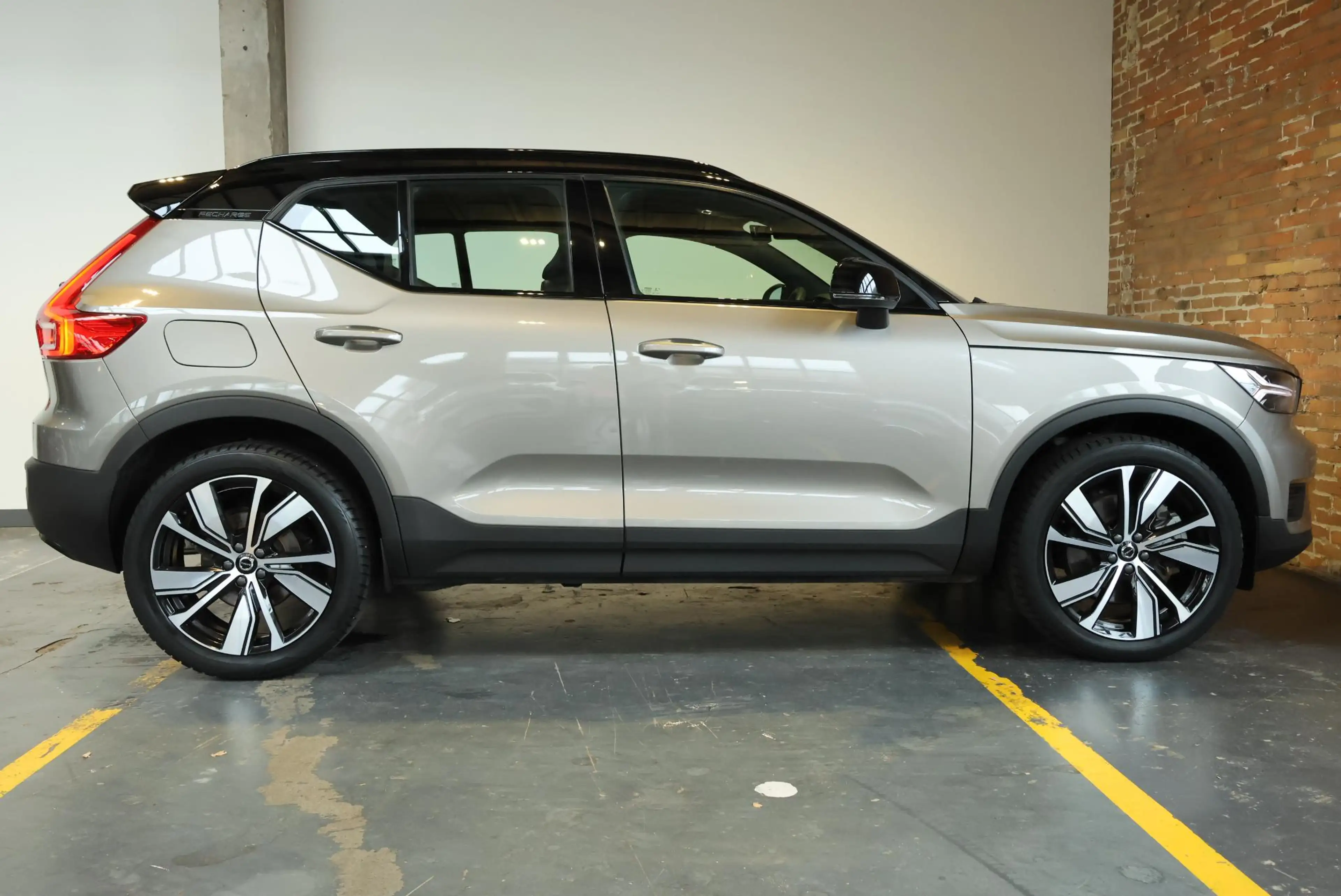 Volvo XC40 T4 Recharge R-Design | Adaptive Cruise Control | P — photo 4