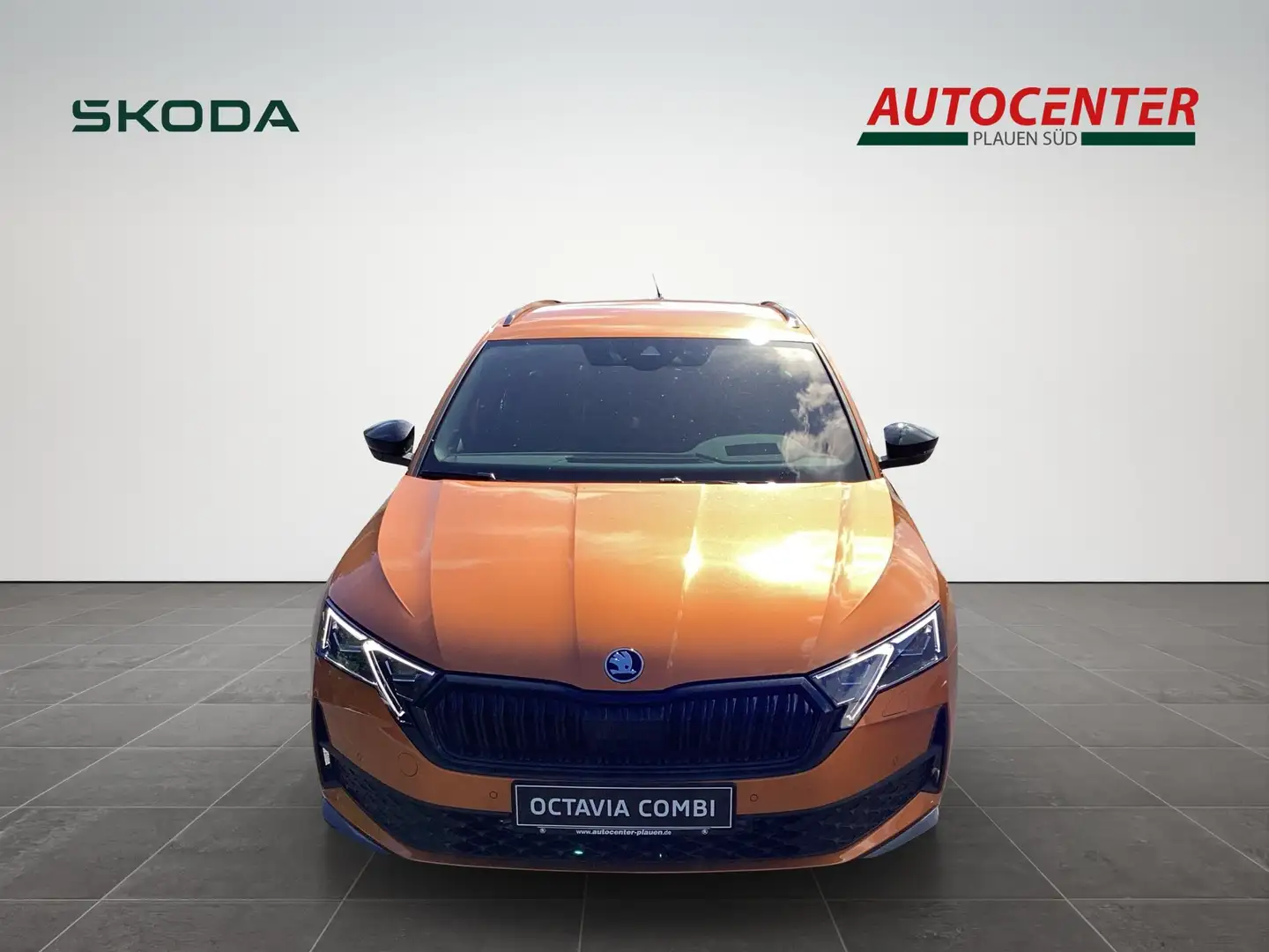 Skoda Octavia Combi Sportline 1.5 TSI DSG mHEV 110 kW Orange - 2