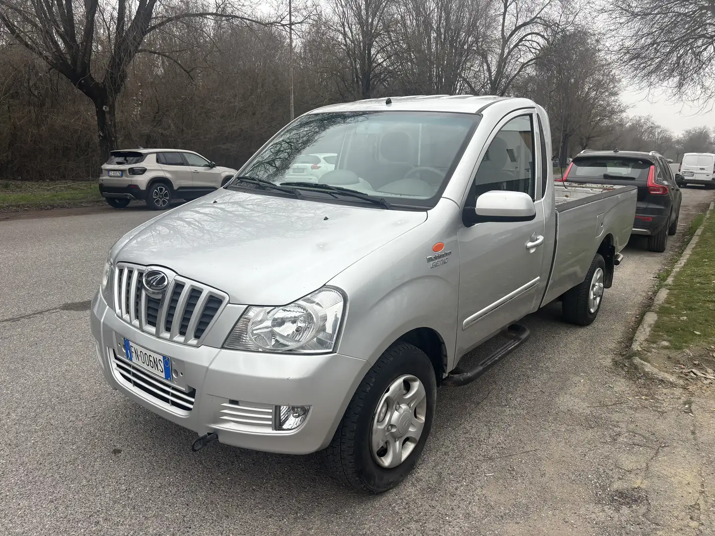 Mahindra Genio Pick Up 2.2 Plateado - 1