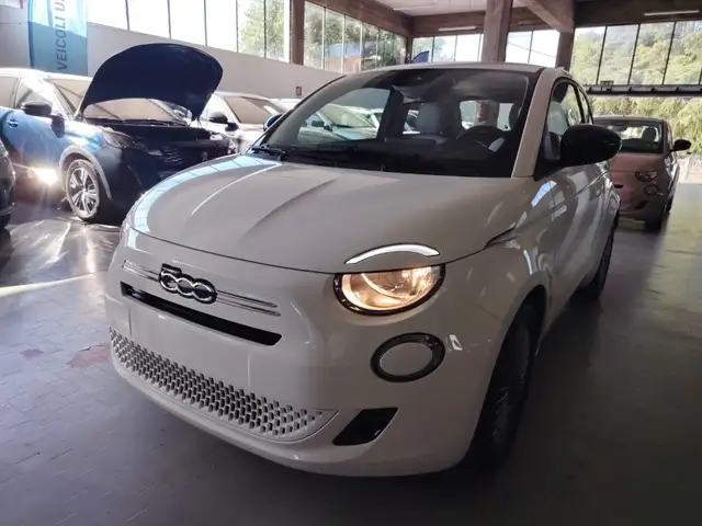Fiat 500 view 3