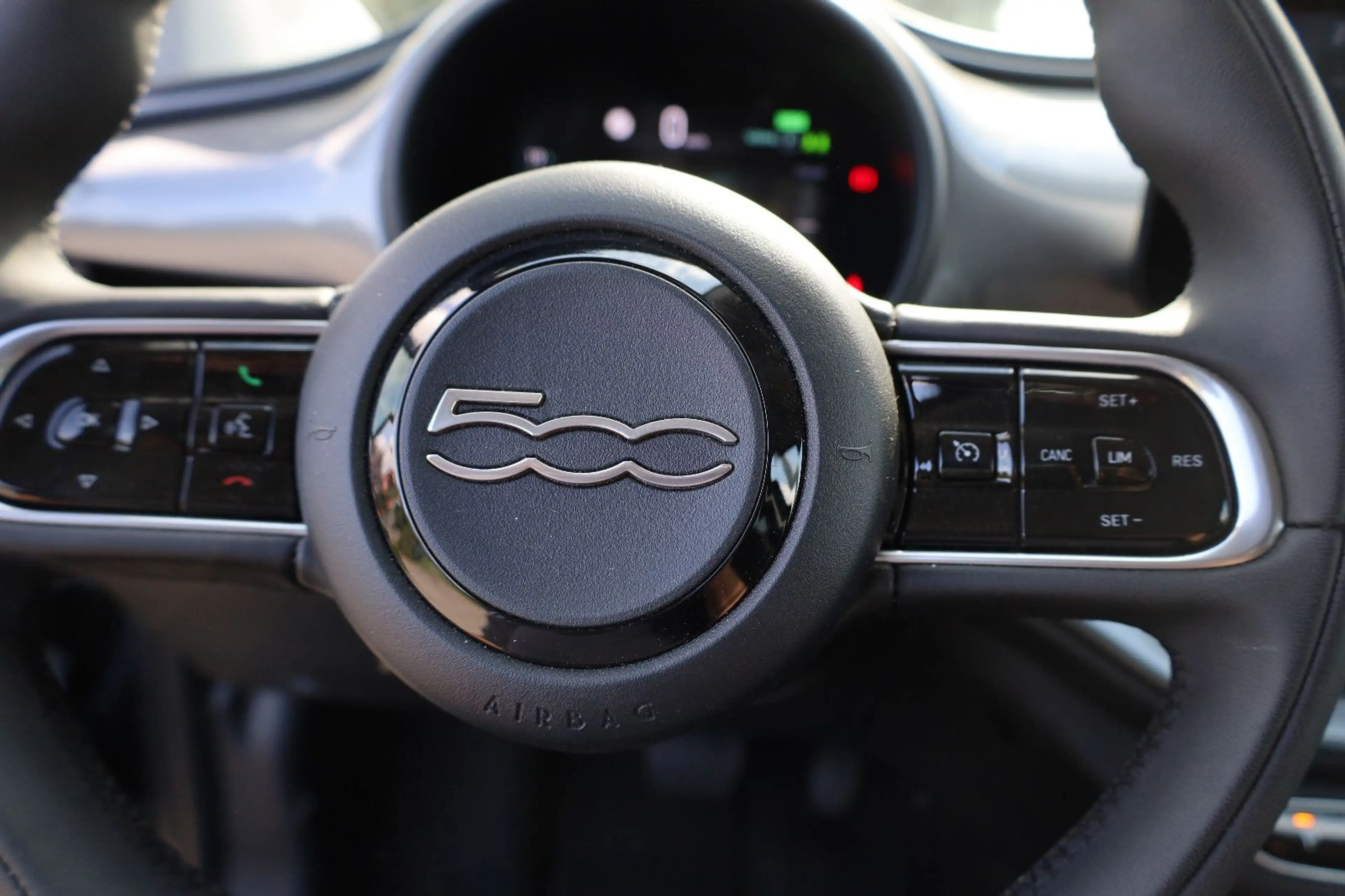 Fiat 500e Icon 42KW/H SOH 99,5 % — photo 12