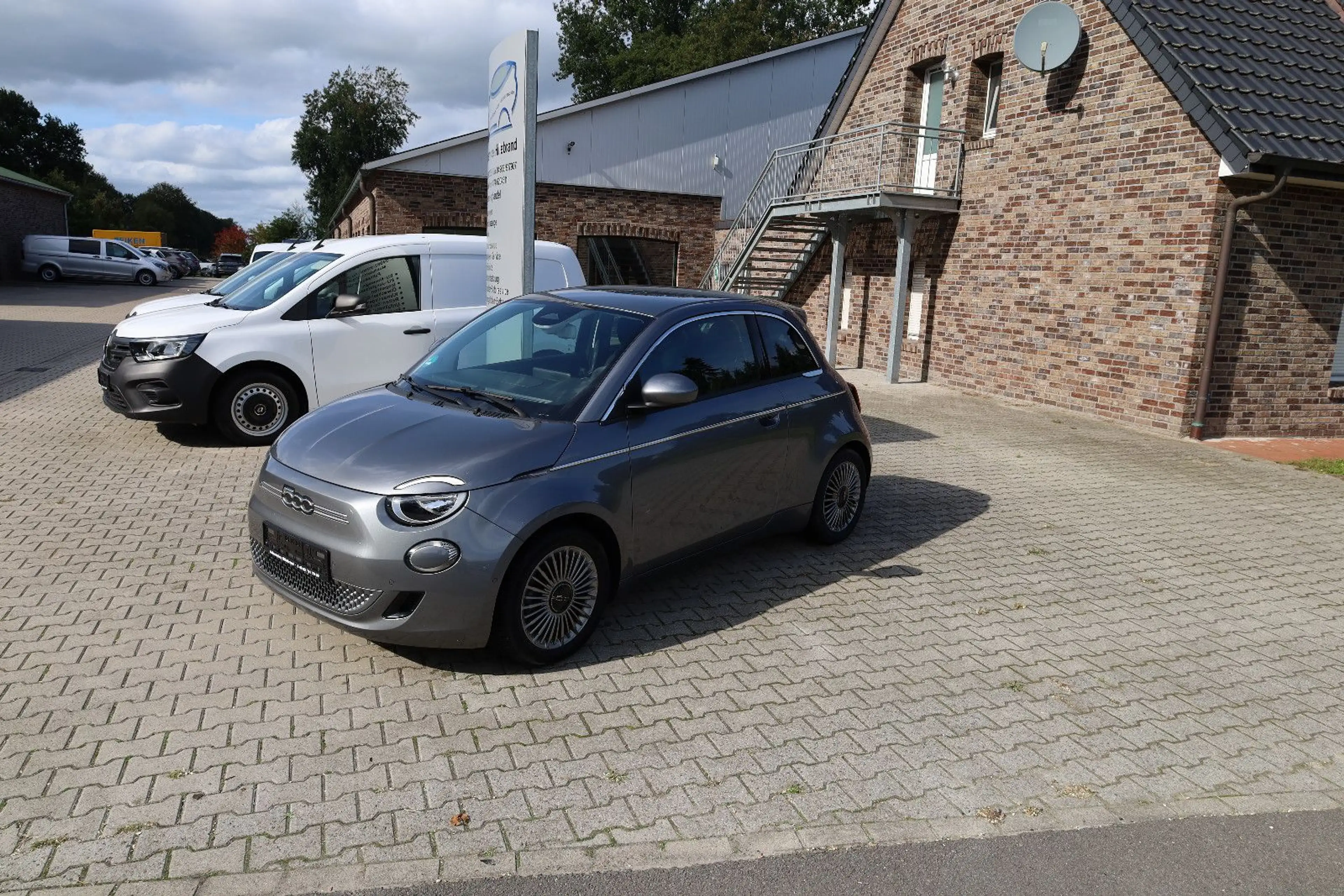 Fiat 500e Icon 42KW/H SOH 99,5 % — photo 3