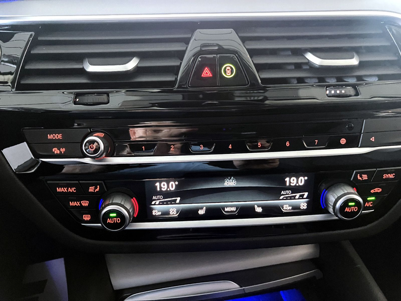 BMW 520 d LASER/Aktivtemp/HuD/Driving&Parkasst — photo 12