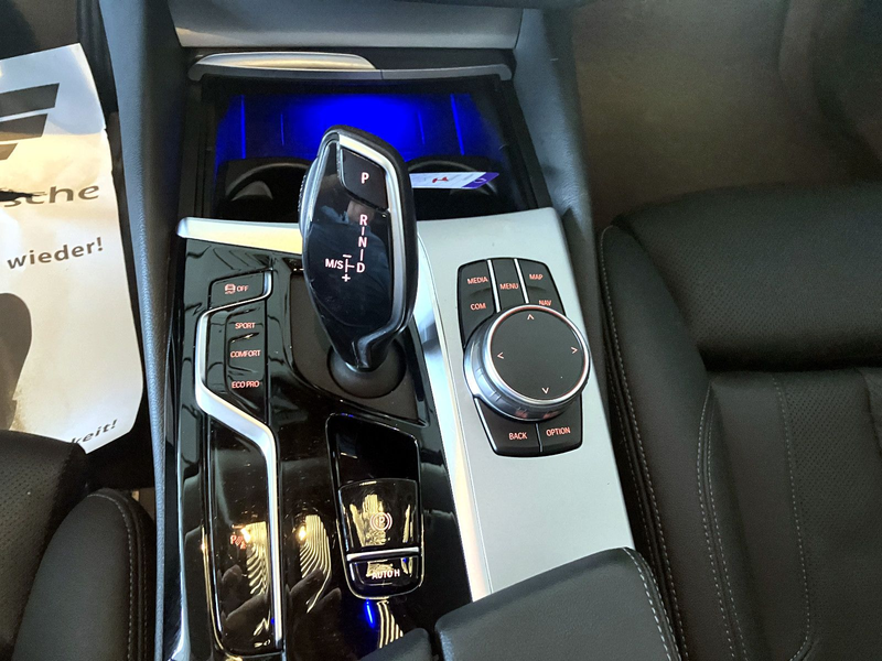 BMW 520 d LASER/Aktivtemp/HuD/Driving&Parkasst — photo 10