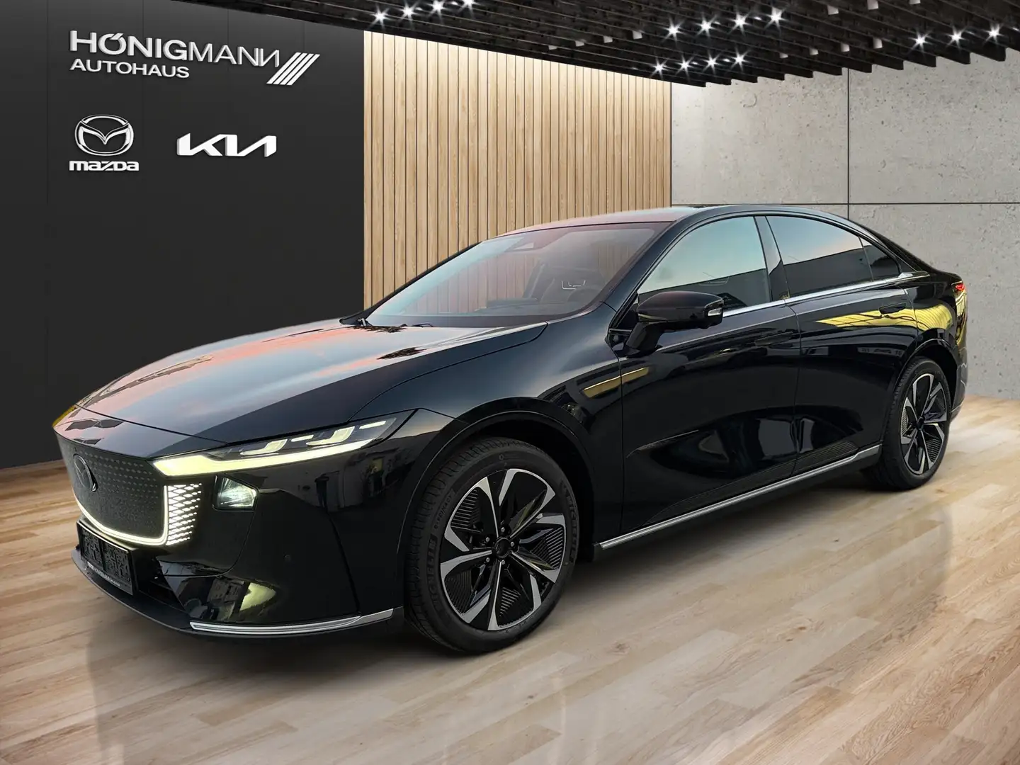 Mazda 6e 68,8KWH SR TAKUMI Schwarz - 1