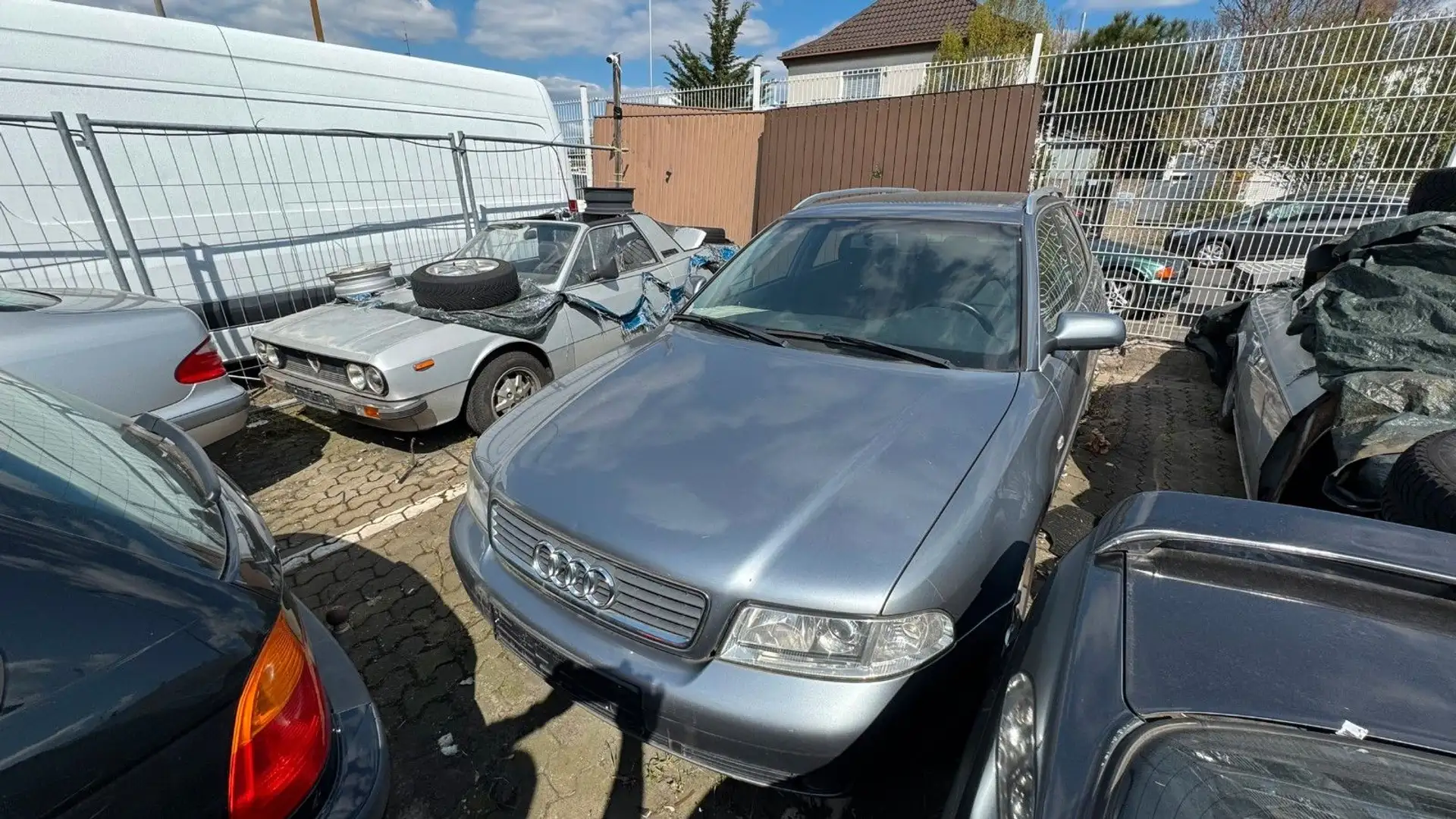 Audi A4 2.5 TDI Avant tiptronic Silber - 1