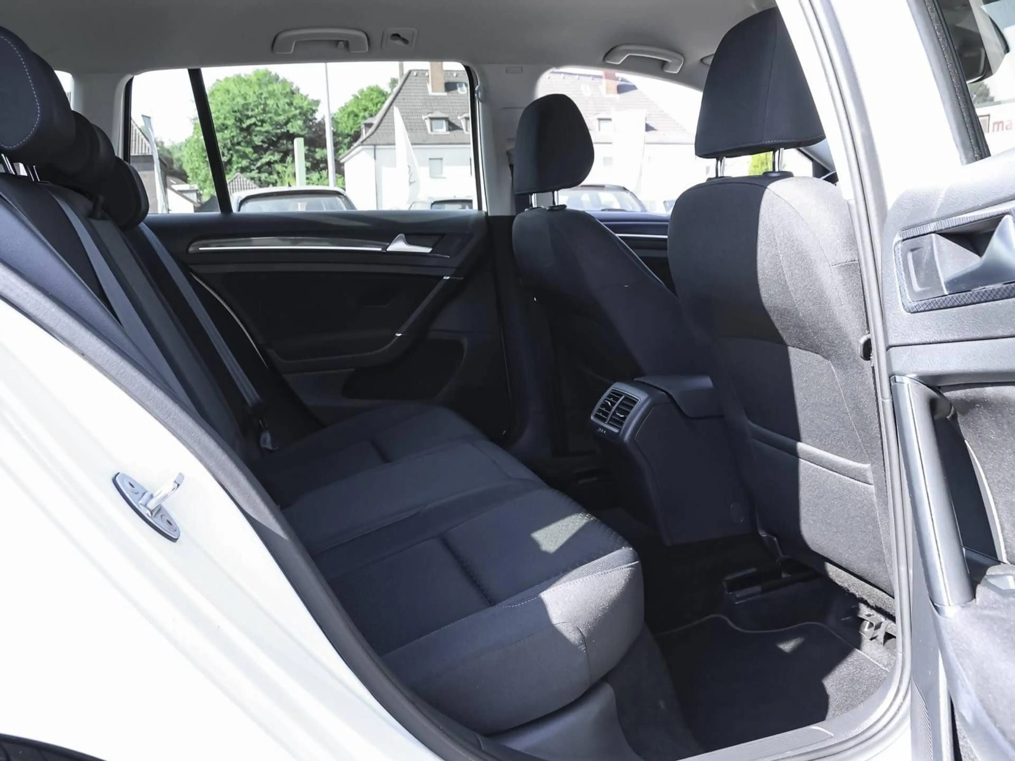 Volkswagen Golf VII Variant United BlueMotion TGI — photo 13