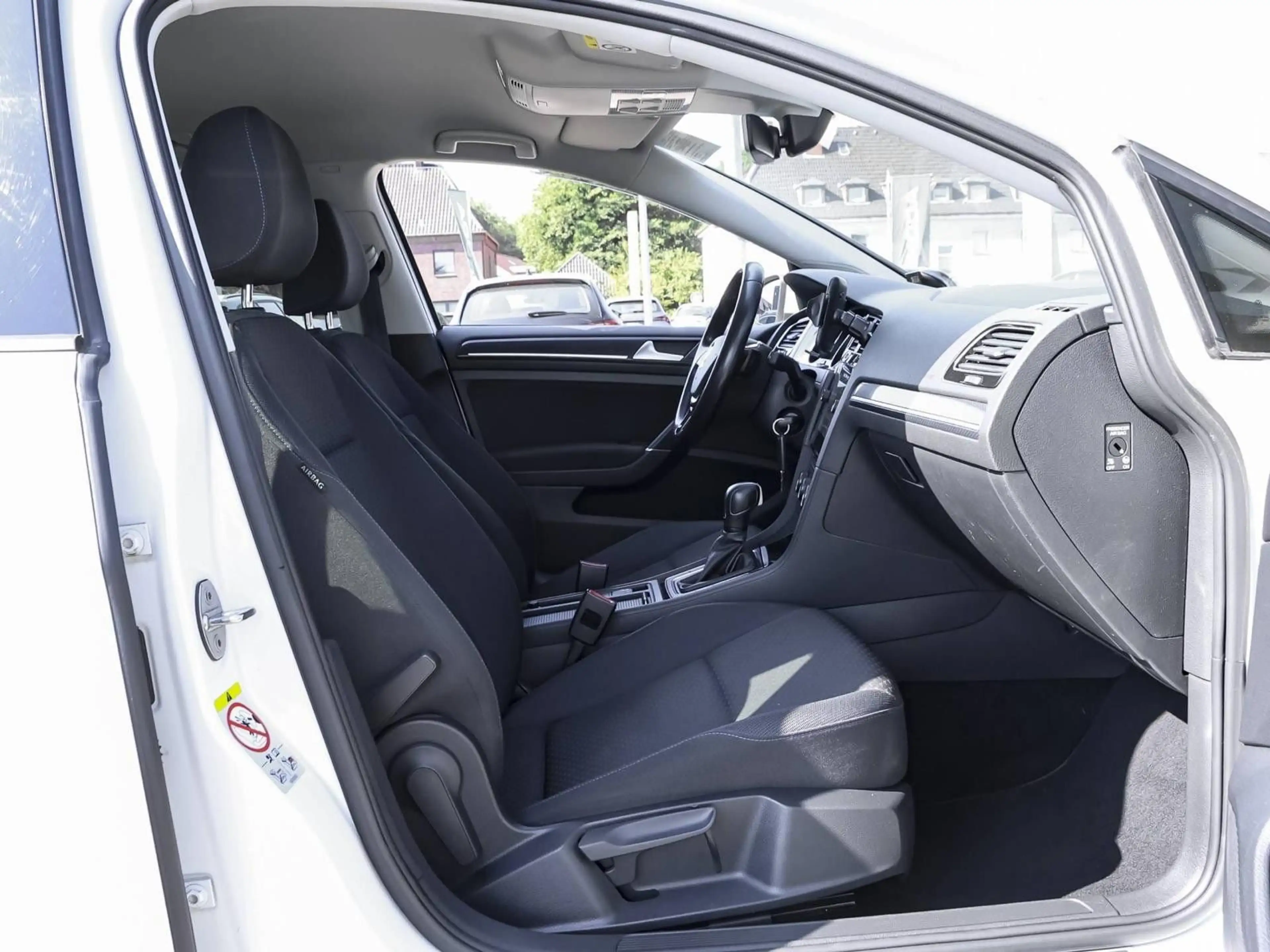 Volkswagen Golf VII Variant United BlueMotion TGI — photo 12
