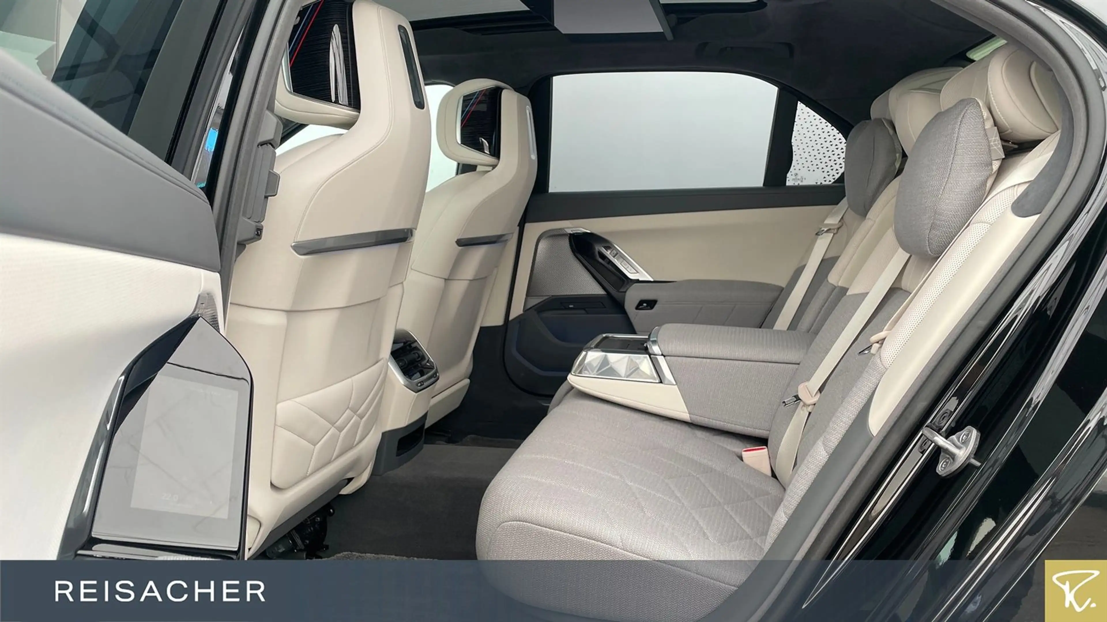 BMW 750 e A xDrive M-Pro LCPro ACC HUD 360° Pano 20" — photo 8