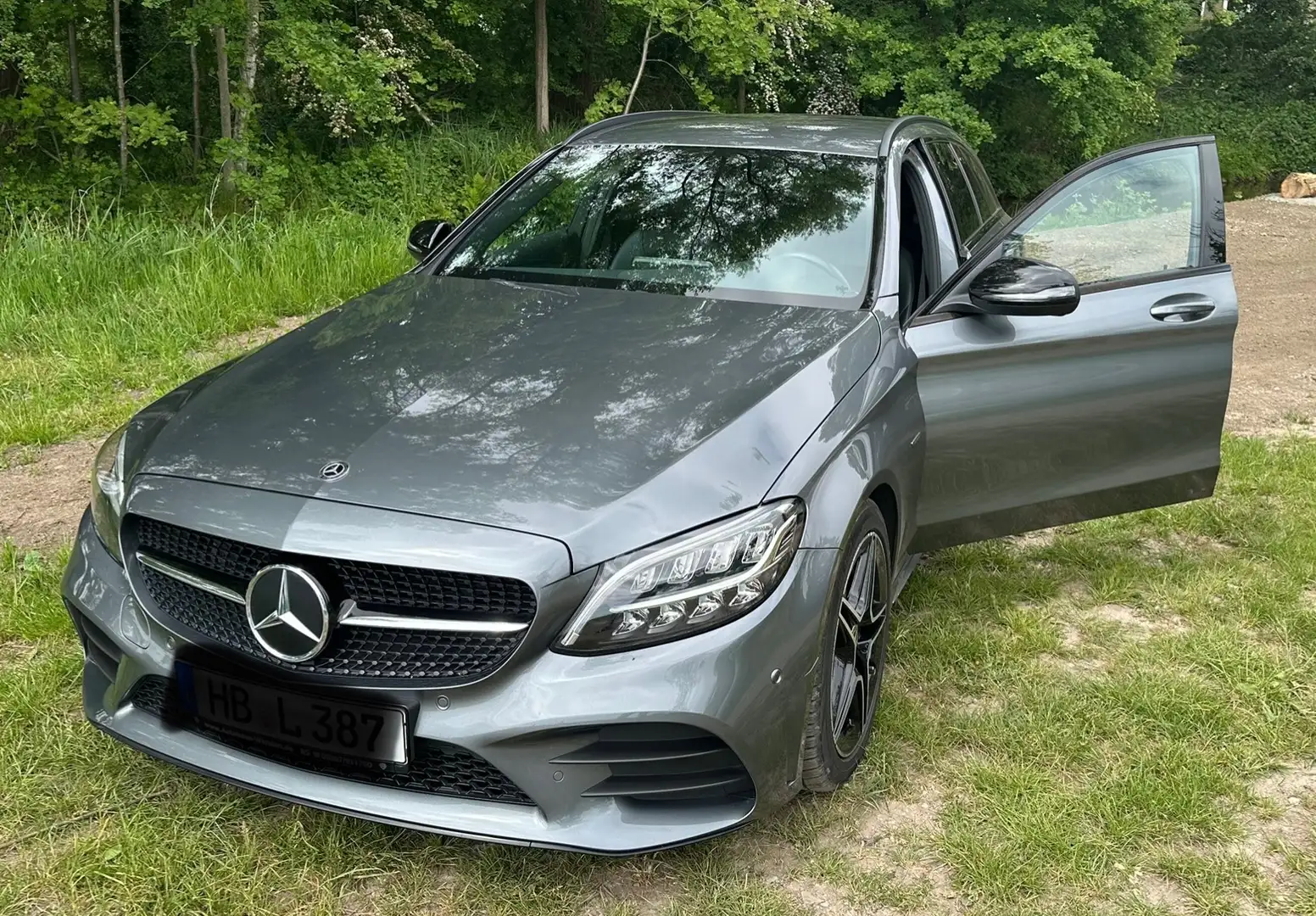 Mercedes-Benz C 300 C 300 d T 9G-TRONIC Night Edition Šedá - 2