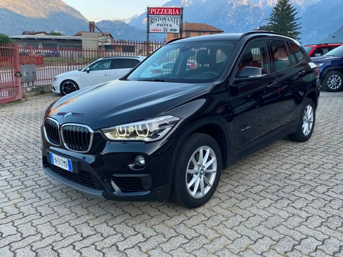 BMW X1 X1 sdrive18d Business auto 150cv 62.857km Nero - 1