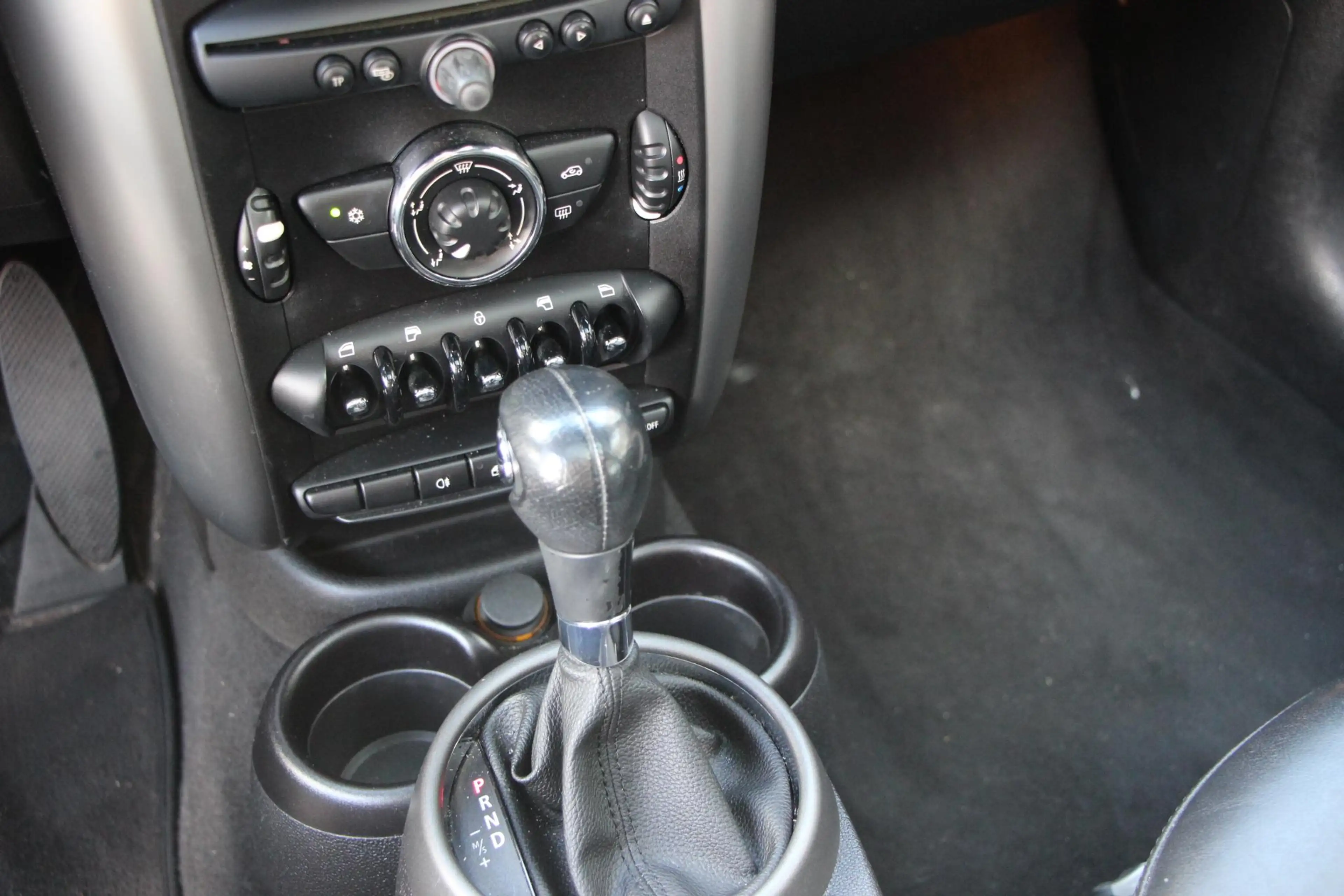 MINI Cooper Countryman 1.6 Edition — photo 12