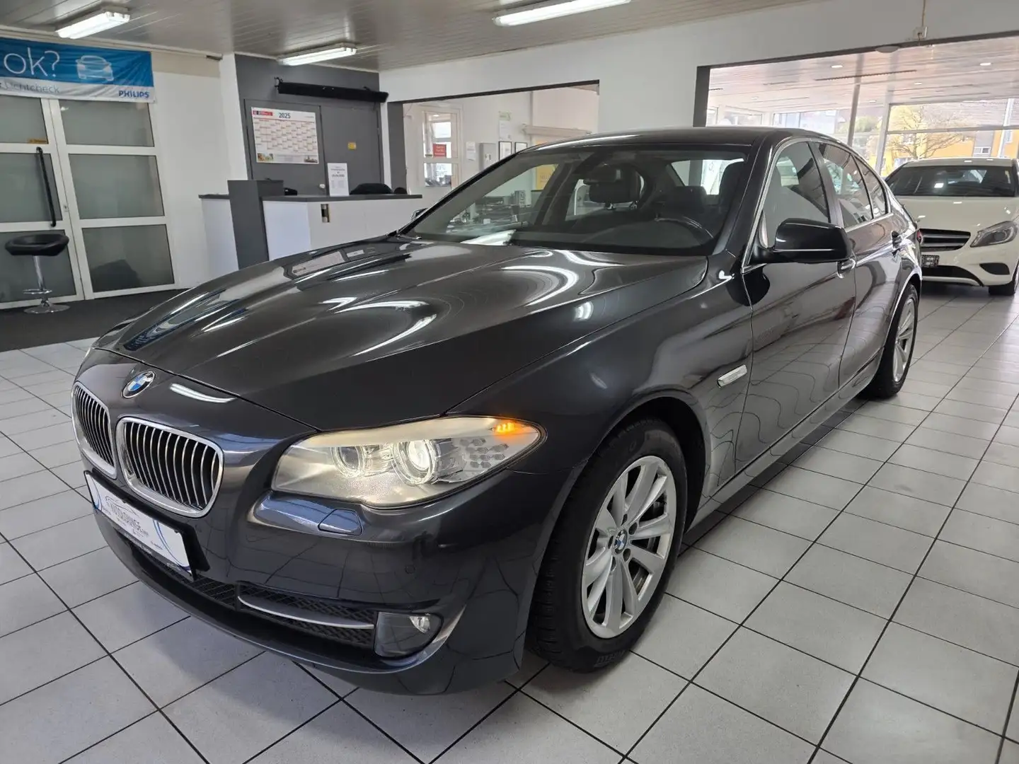 BMW 523 i*Navi*Bi-Xenon*PDC*Voll-Leder*Start/Stop* Grau - 2
