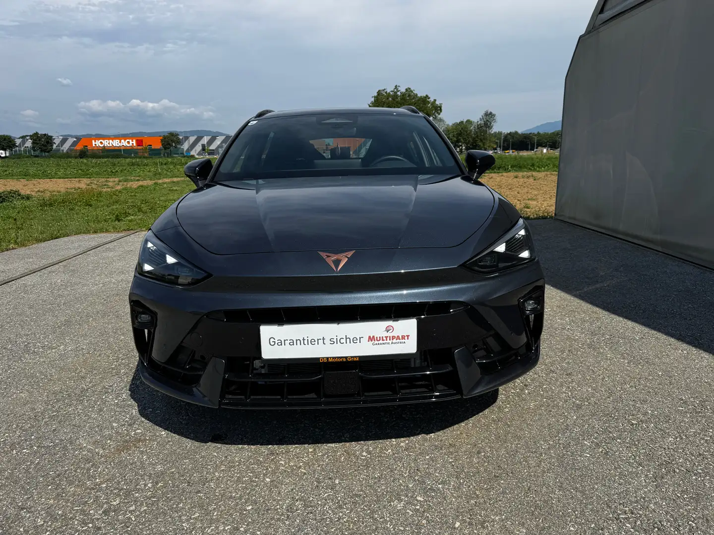 CUPRA Leon SP Kombi 1.5 eTSI DSG *DCC; PANO; AHK uvm.* Grau - 2