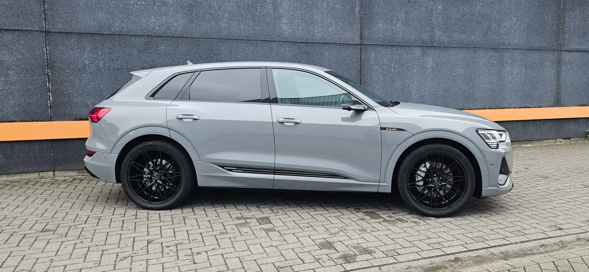 Audi e-tron 55 QUATTRO 3X S-LINE * 95KW   VERKOCHT SOLD Grijs - 2