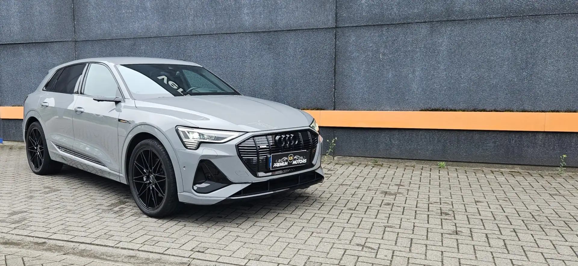 Audi e-tron 55 QUATTRO 3X S-LINE * 95KW   VERKOCHT SOLD Grijs - 1